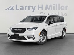 2025 Chrysler Pacifica Select Passenger Van