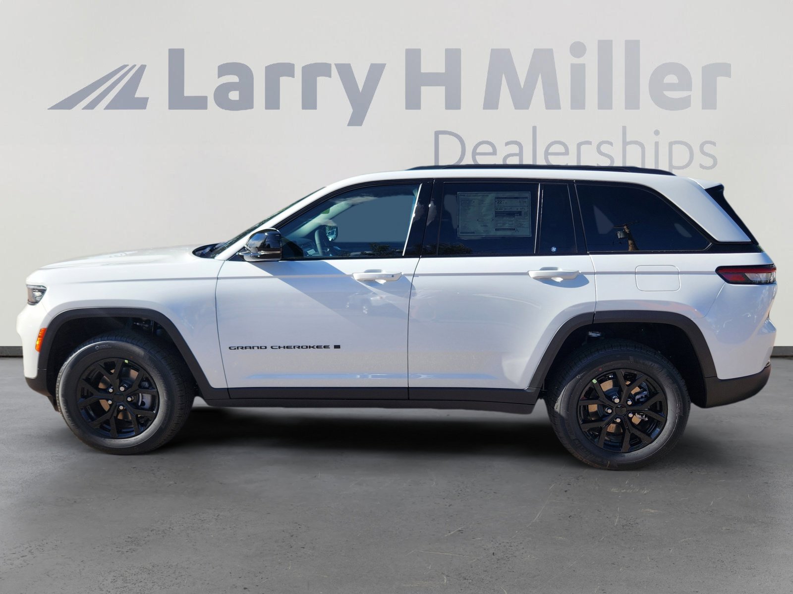 2025 Jeep Grand Cherokee Laredo Altitude X photo 4