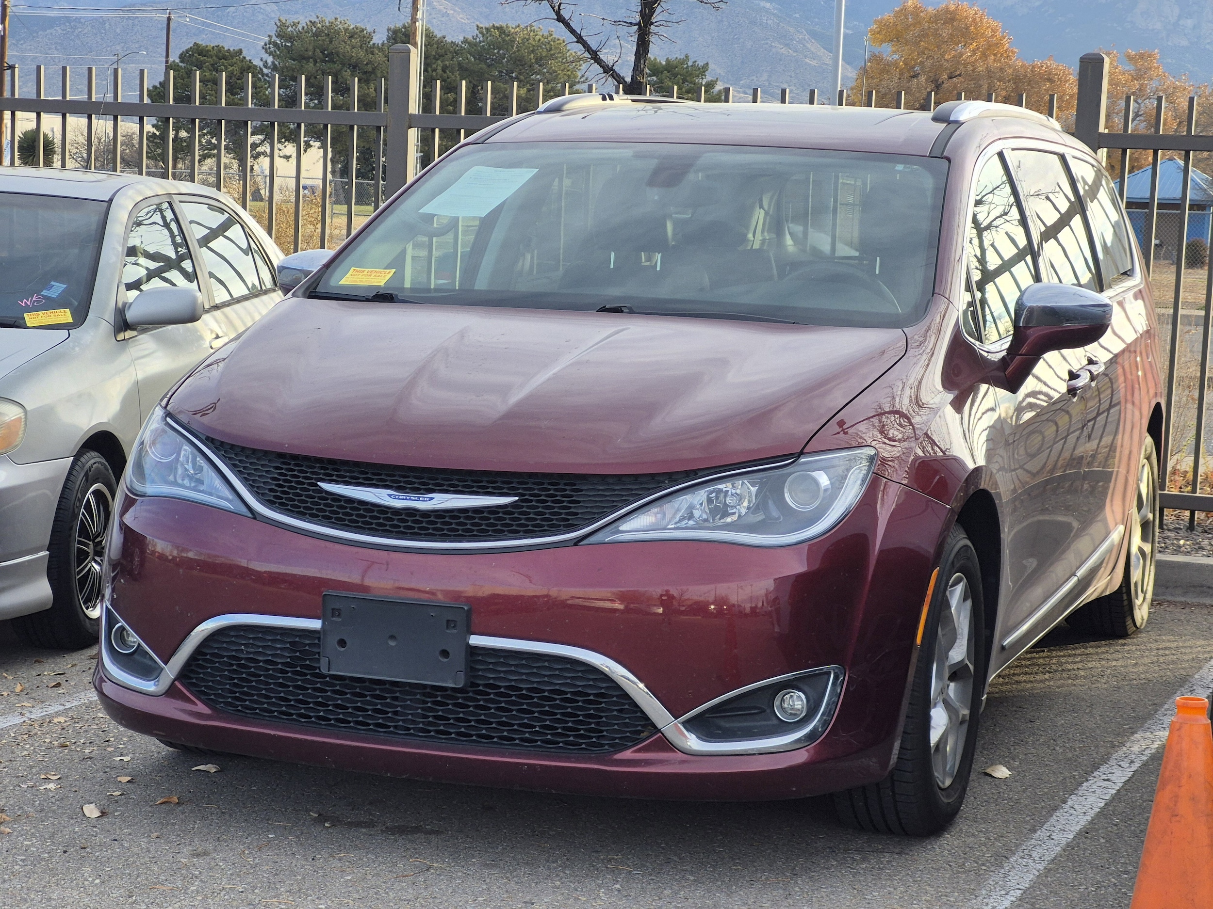 2019 Chrysler Pacifica Limited's photo