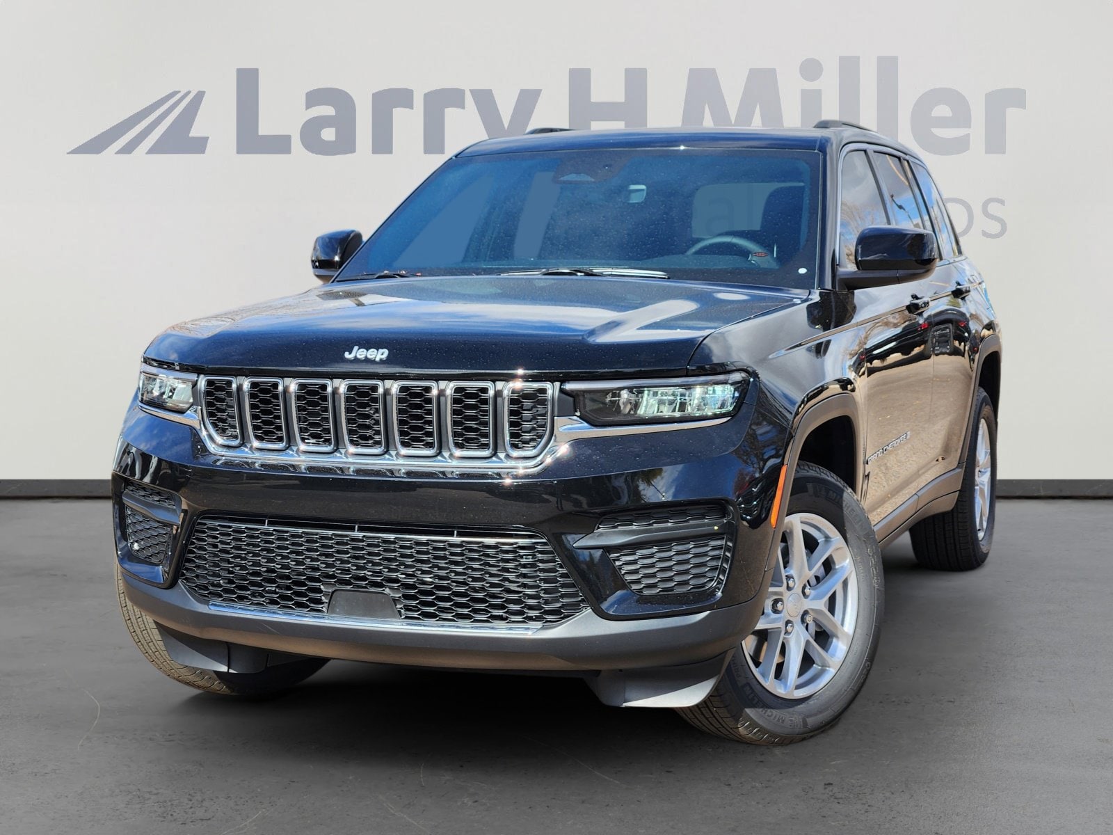 2025 Jeep Grand Cherokee Laredo's photo