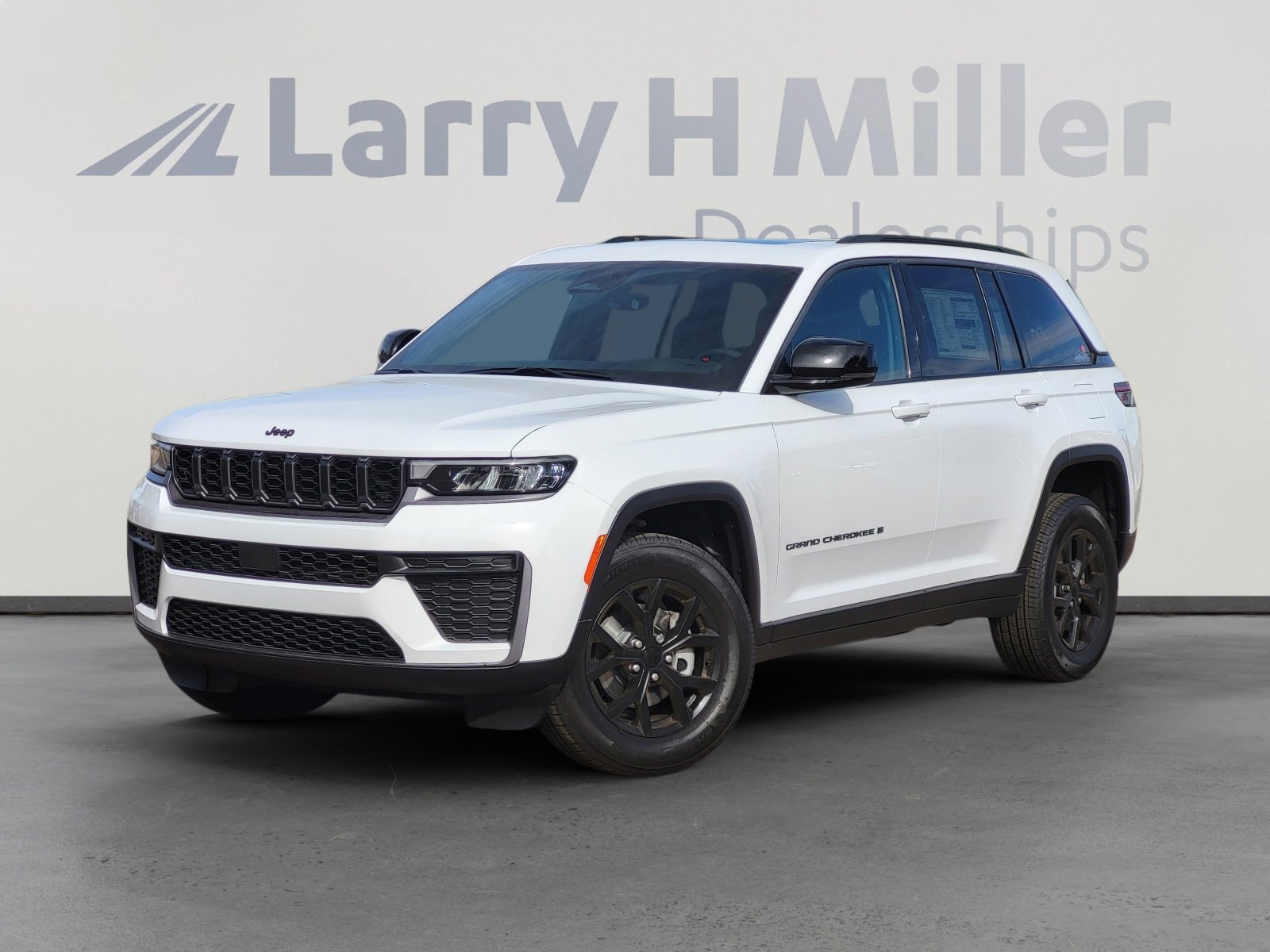 2026 Jeep Grand Cherokee Laredo Altitude 4x4's photo