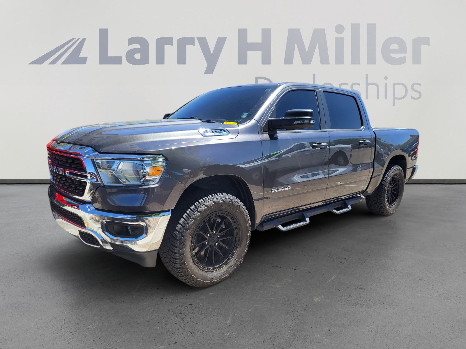 2024 RAM 1500 Big Horn/Lone Star 4x4 Crew Cab 5'7's photo