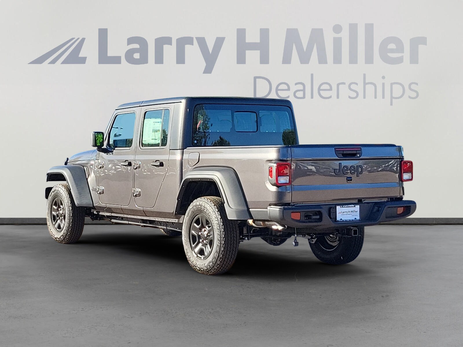 2025 Jeep Gladiator Sport photo 2