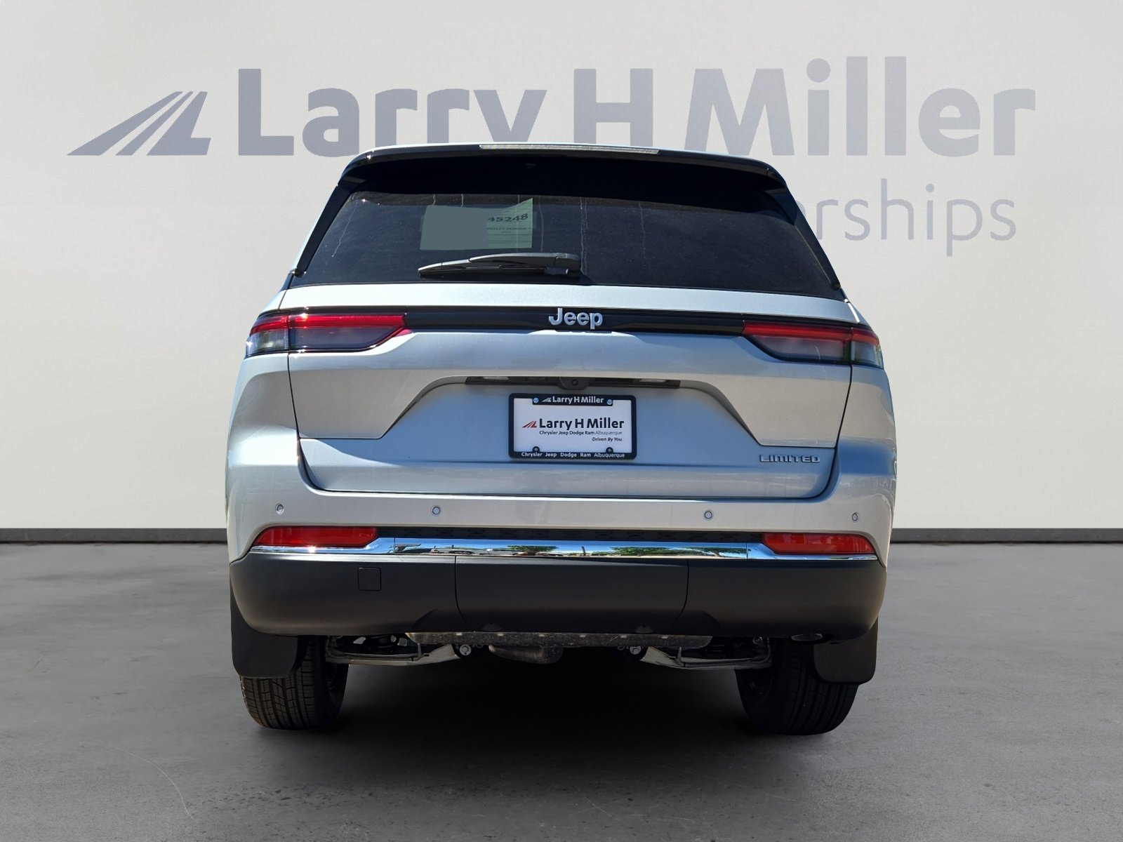 2025 Jeep Grand Cherokee Limited photo 3