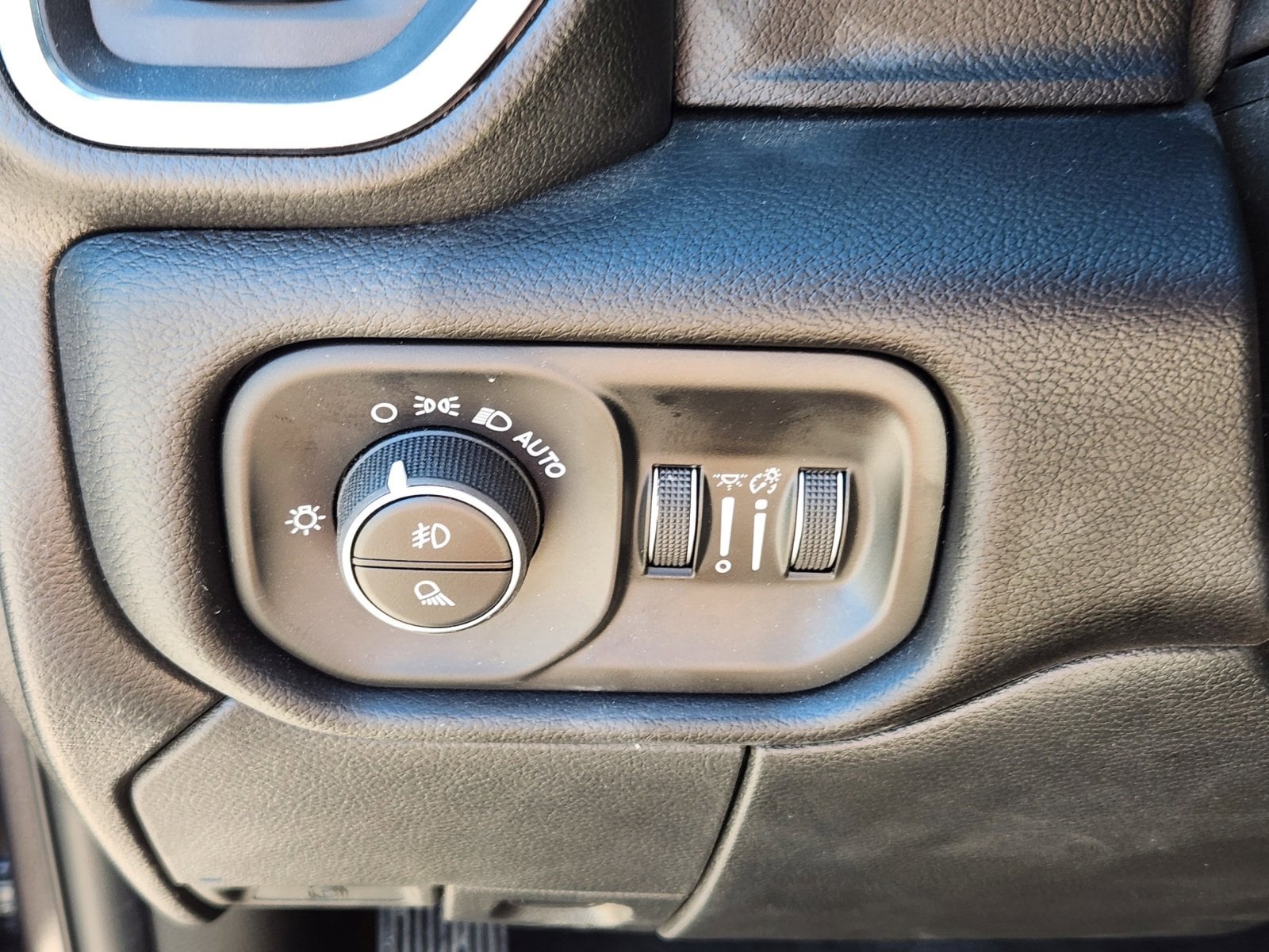 2025 RAM 2500 Laramie - Photo 11