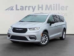 2026 Chrysler Pacifica Limited Passenger Van
