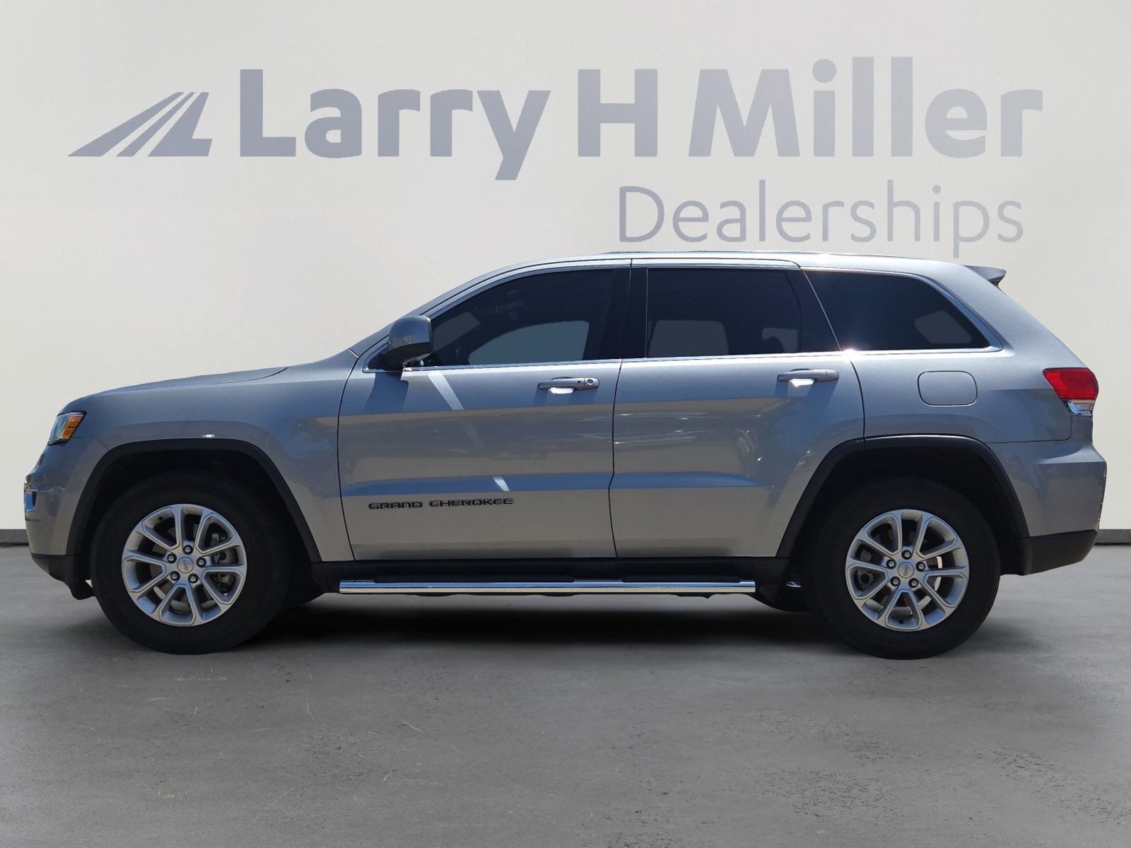 Used 2019 Jeep Grand Cherokee Laredo with VIN 1C4RJEAG1KC572967 for sale in Albuquerque, NM