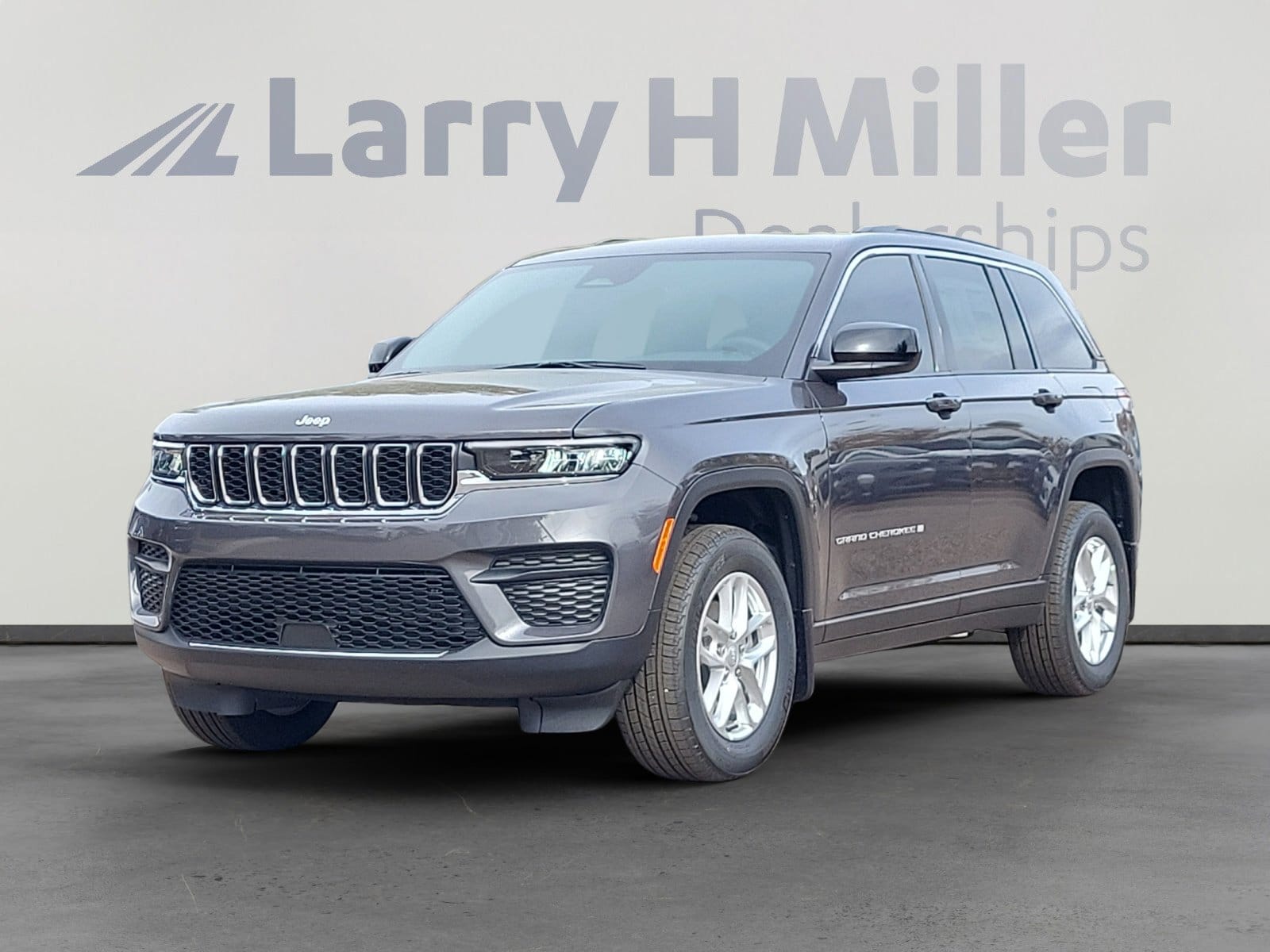 2025 Jeep Grand Cherokee Laredo's photo