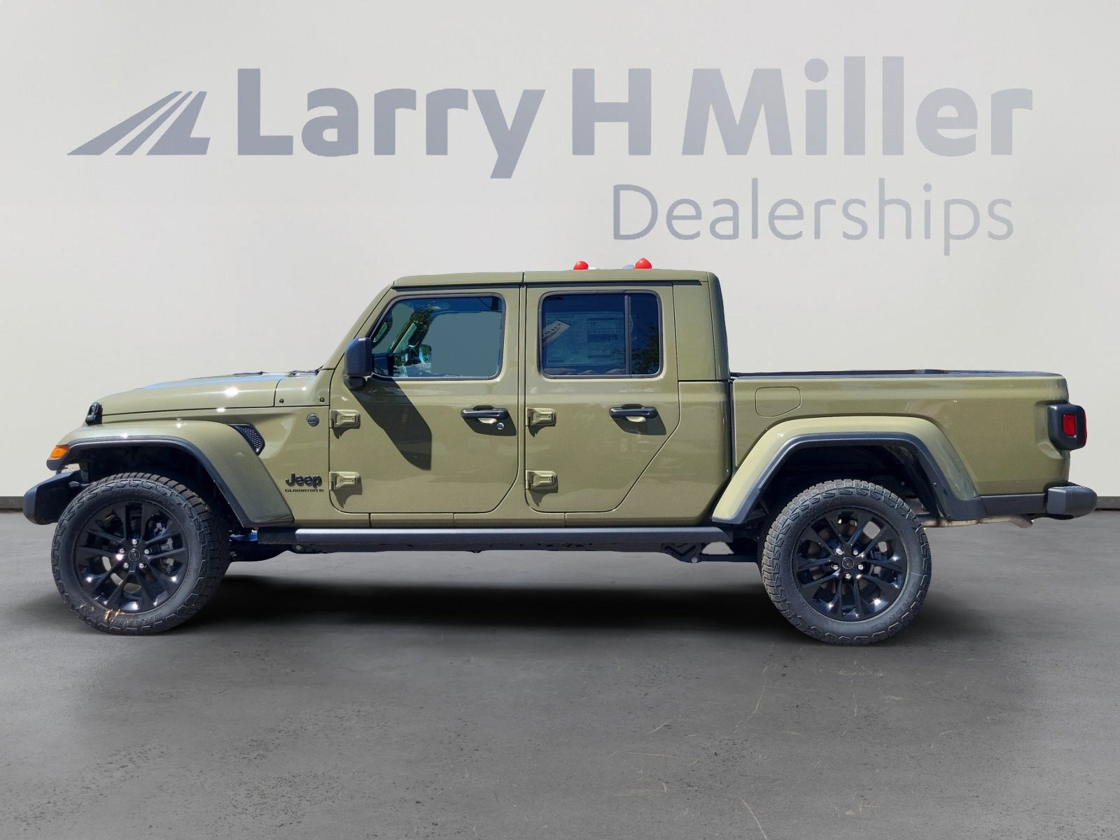 2025 Jeep Gladiator Sport photo 2