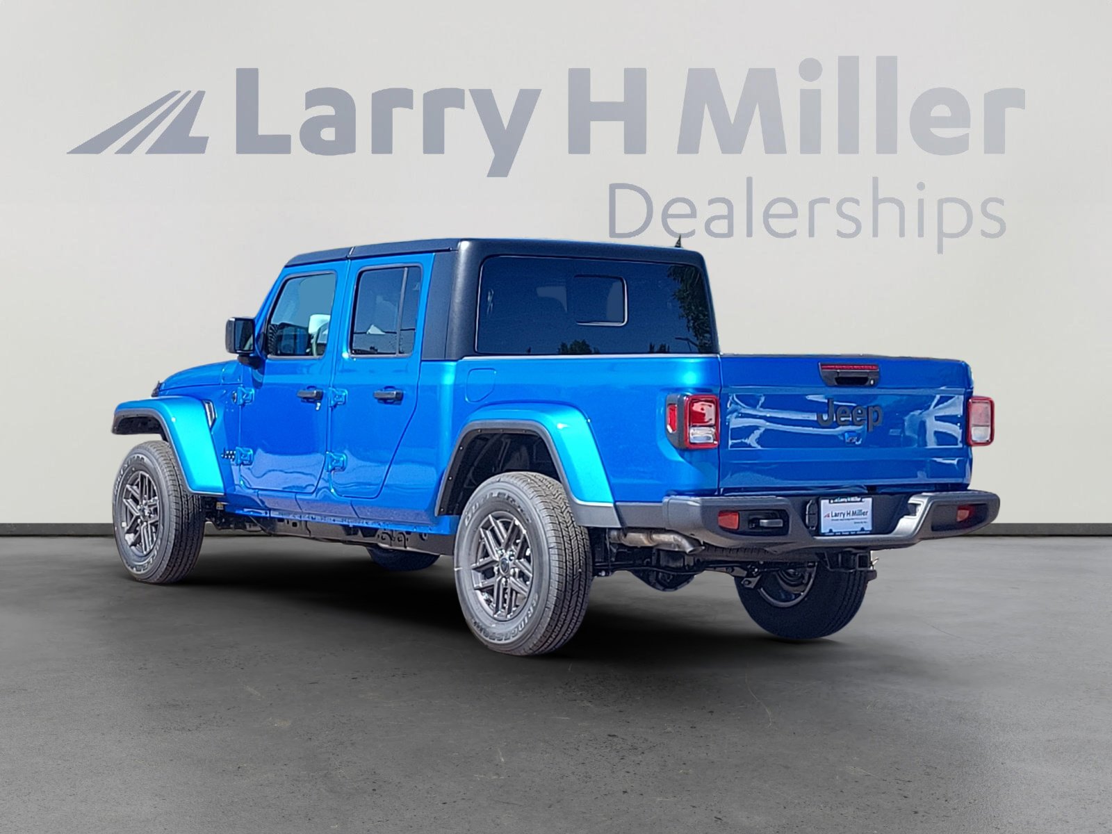 2025 Jeep Gladiator Sport photo 2