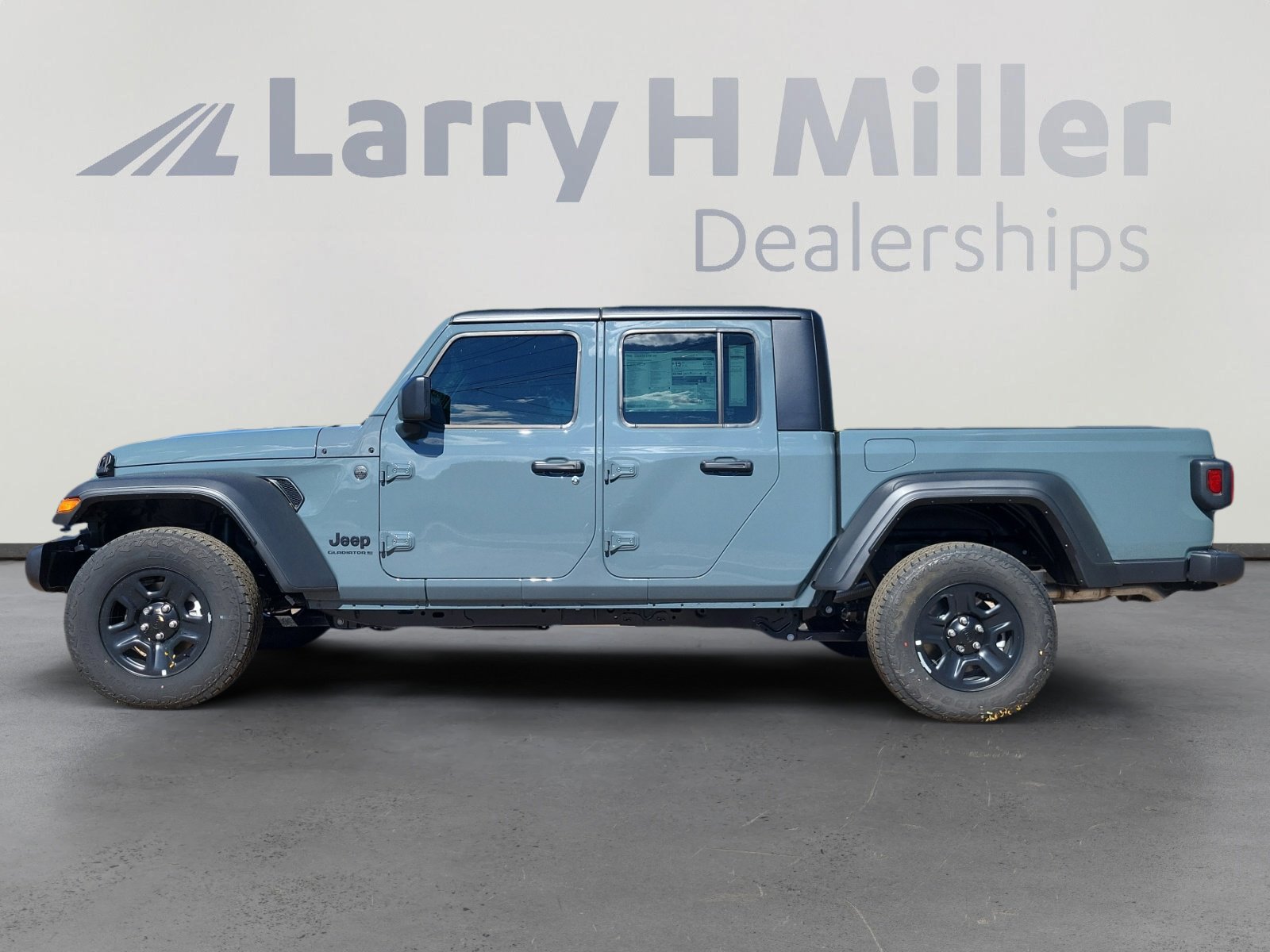 2025 Jeep Gladiator Sport photo 2