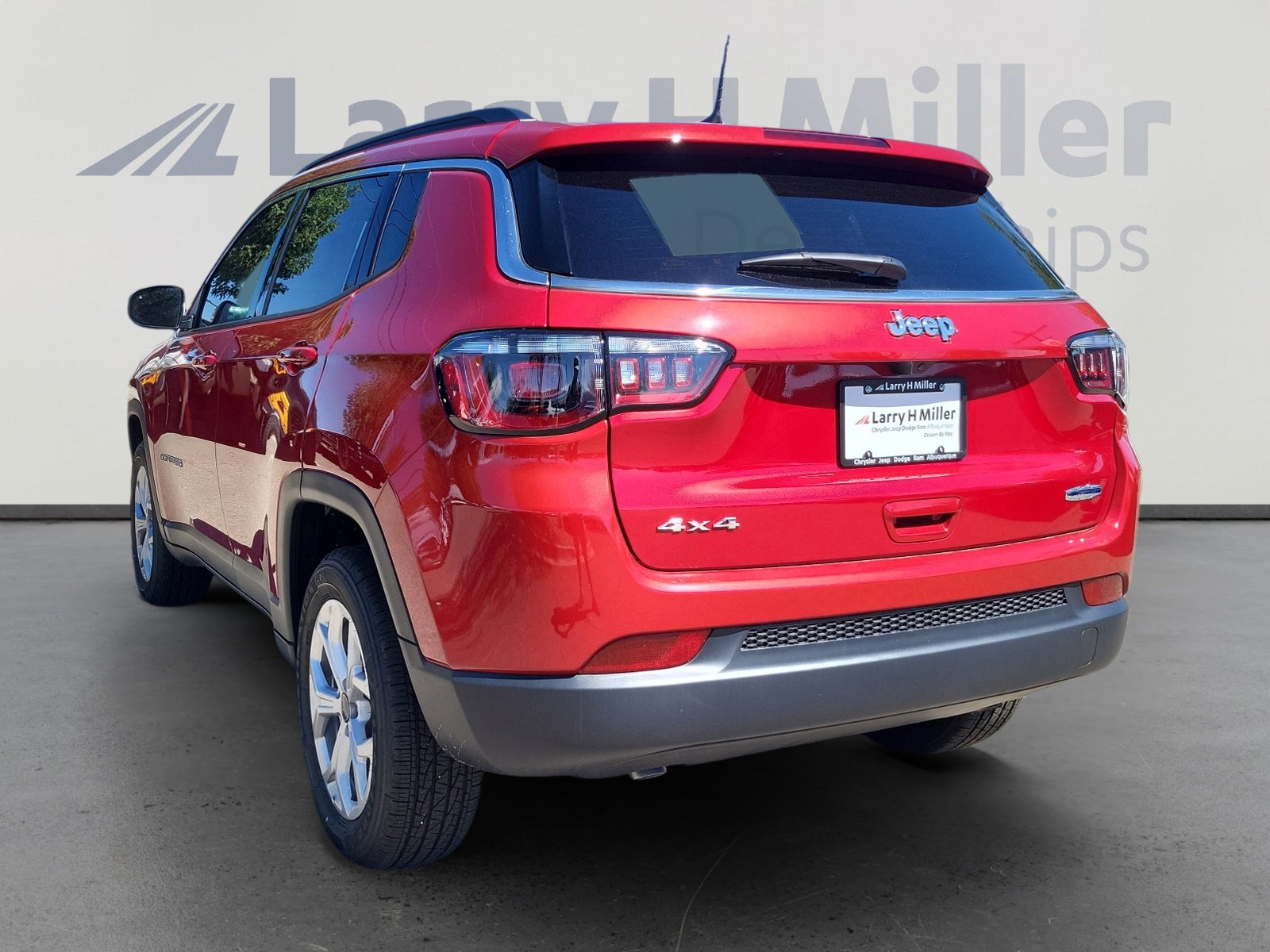 2025 Jeep Compass Latitude photo 3