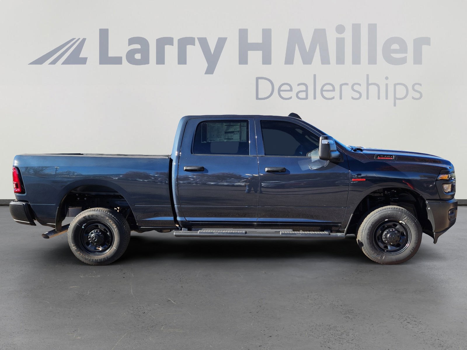 2025 RAM 2500 Tradesman - Photo 8