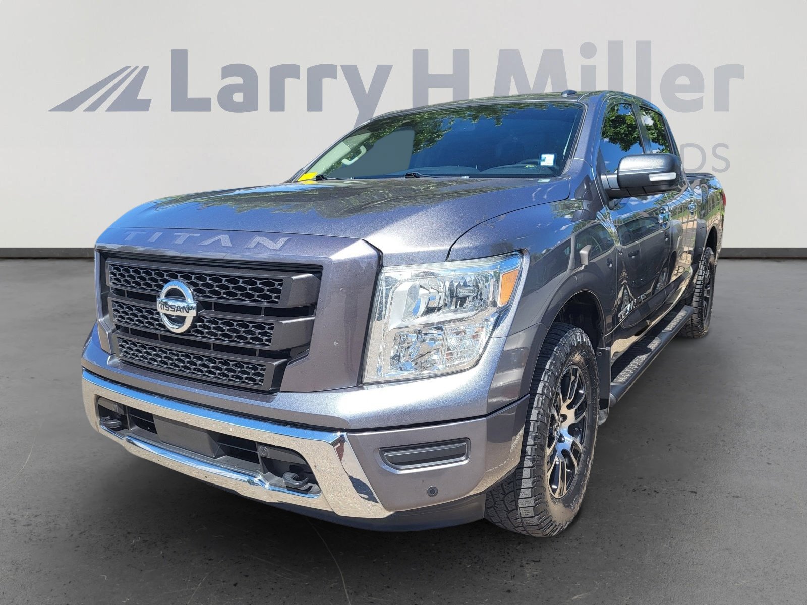 2020 Nissan Titan SV 4X4 Crew Cab's photo