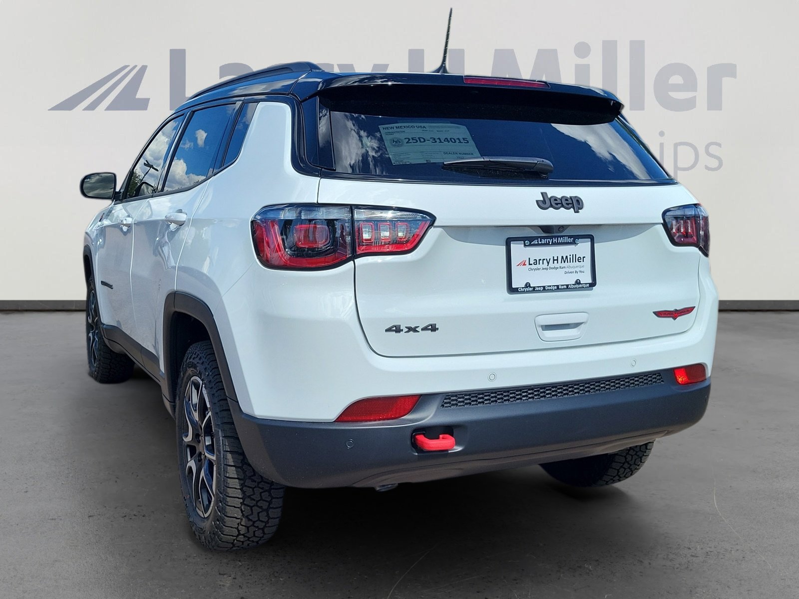 2025 Jeep Compass Trailhawk photo 3