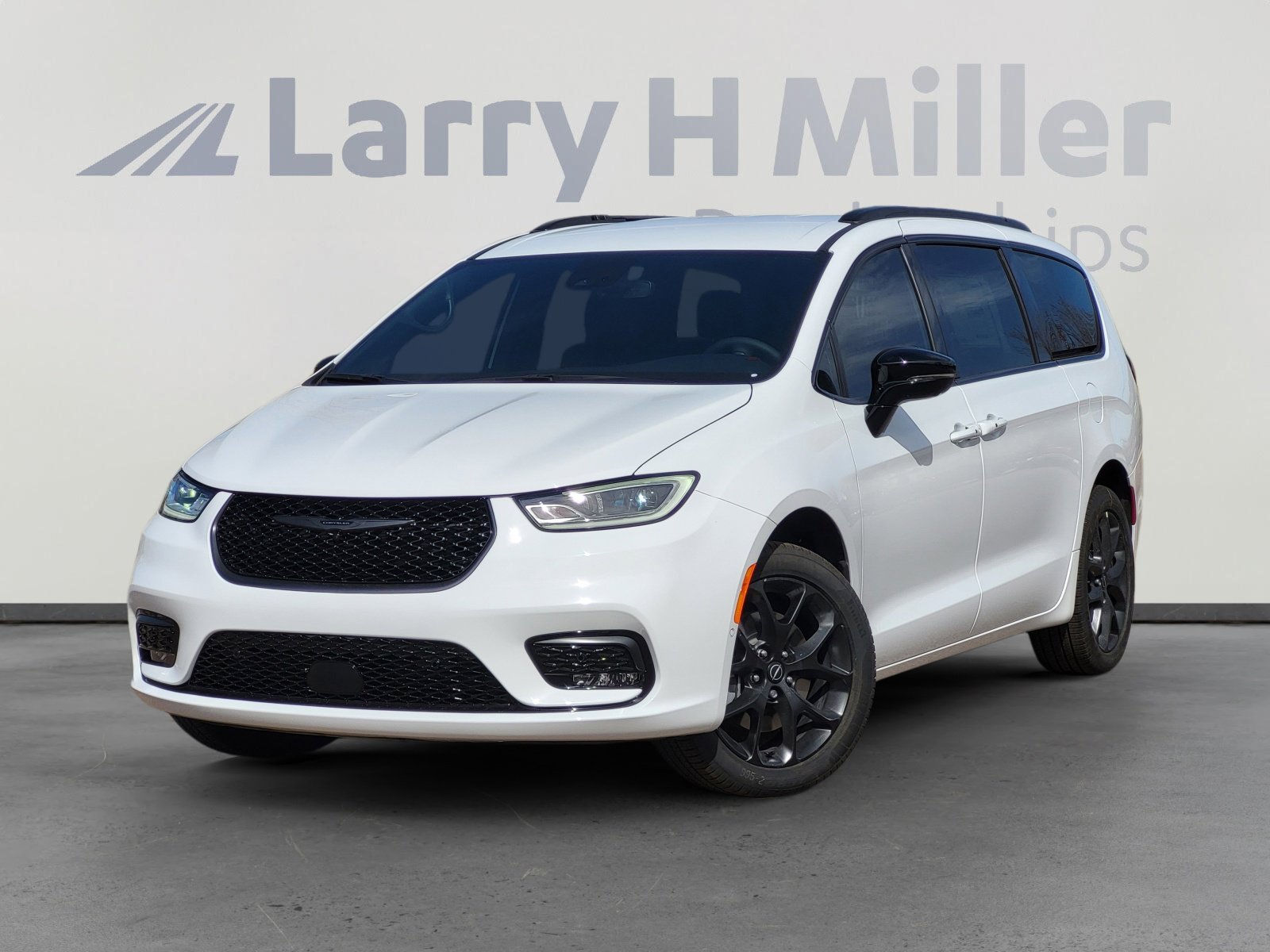 2026 Chrysler Pacifica Select AWD's photo