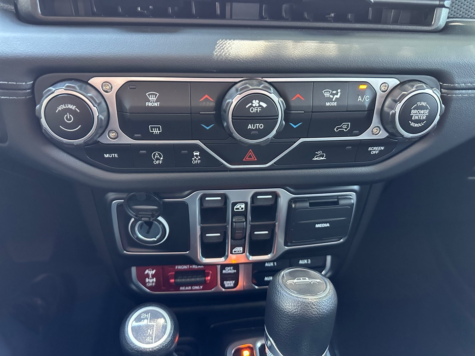 2025 Jeep Gladiator Rubicon - Photo 17