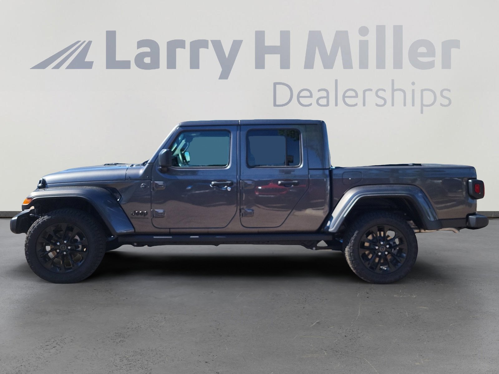 2025 Jeep Gladiator Sport photo 2