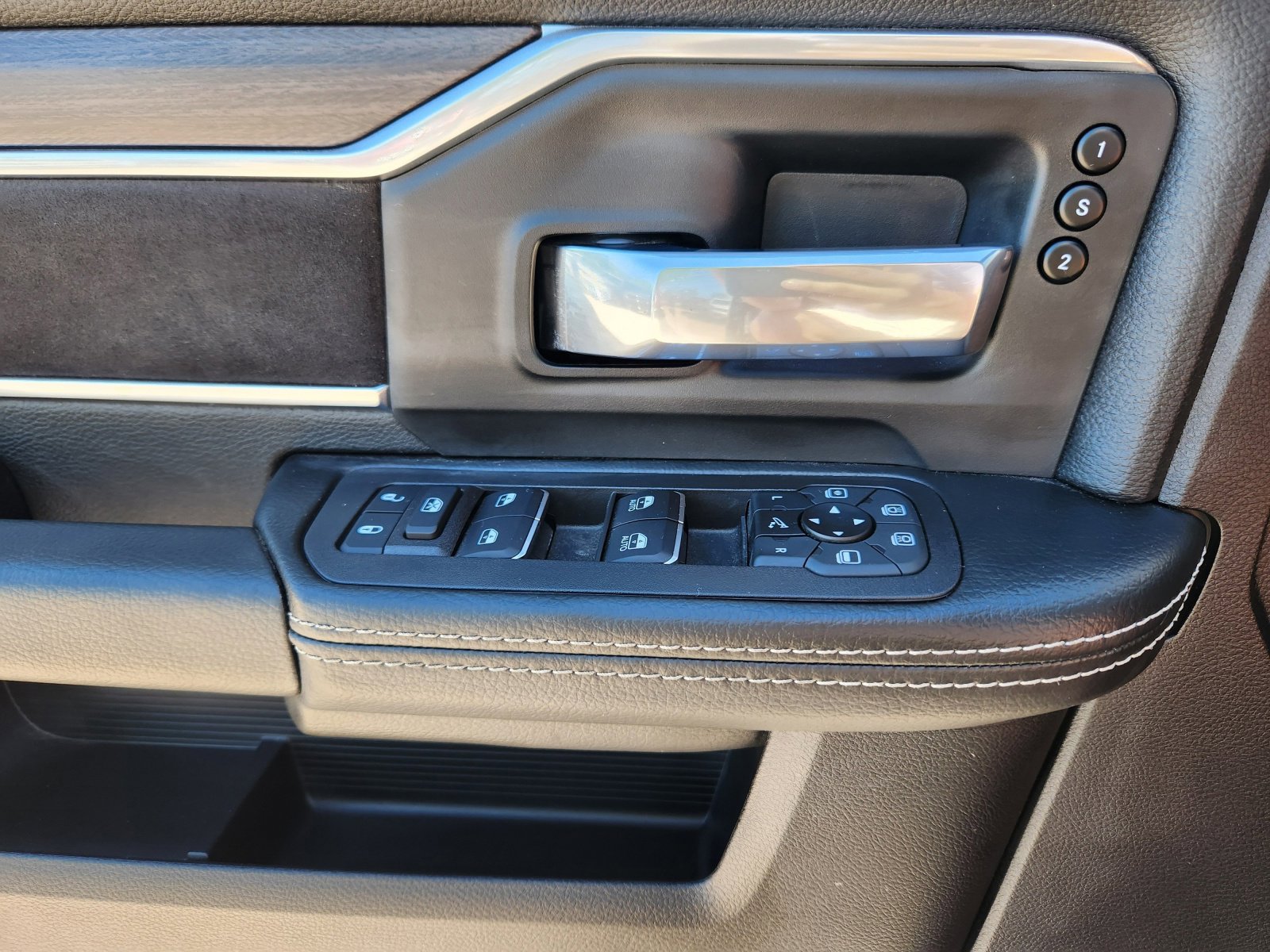 2025 RAM 2500 Laramie - Photo 10