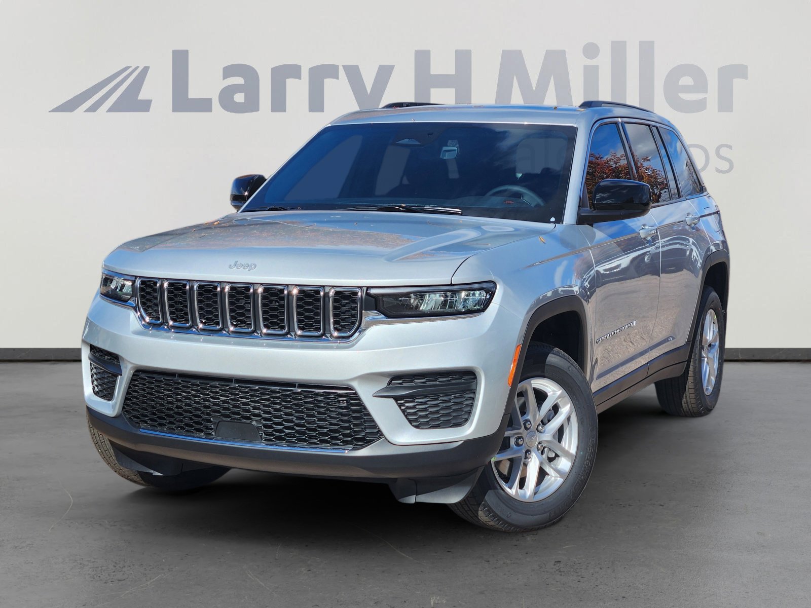2025 Jeep Grand Cherokee Laredo's photo