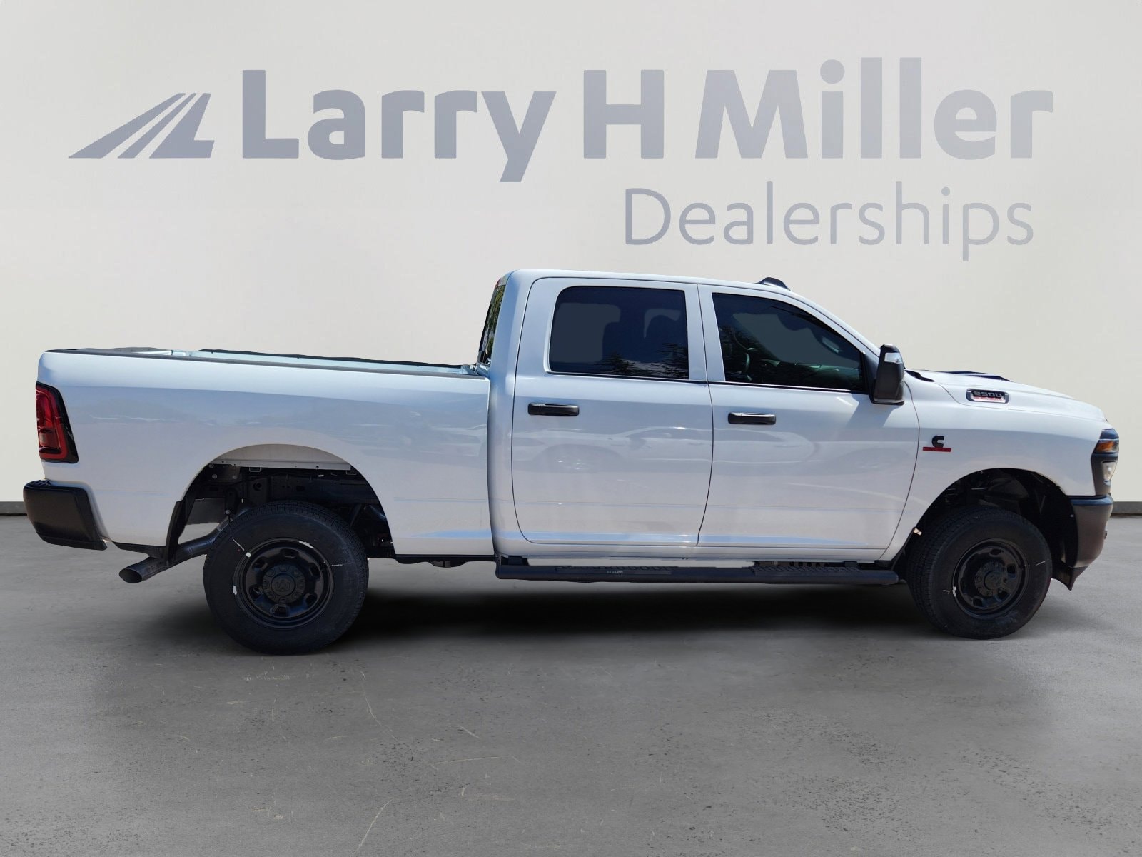 2025 RAM 2500 Tradesman - Photo 8