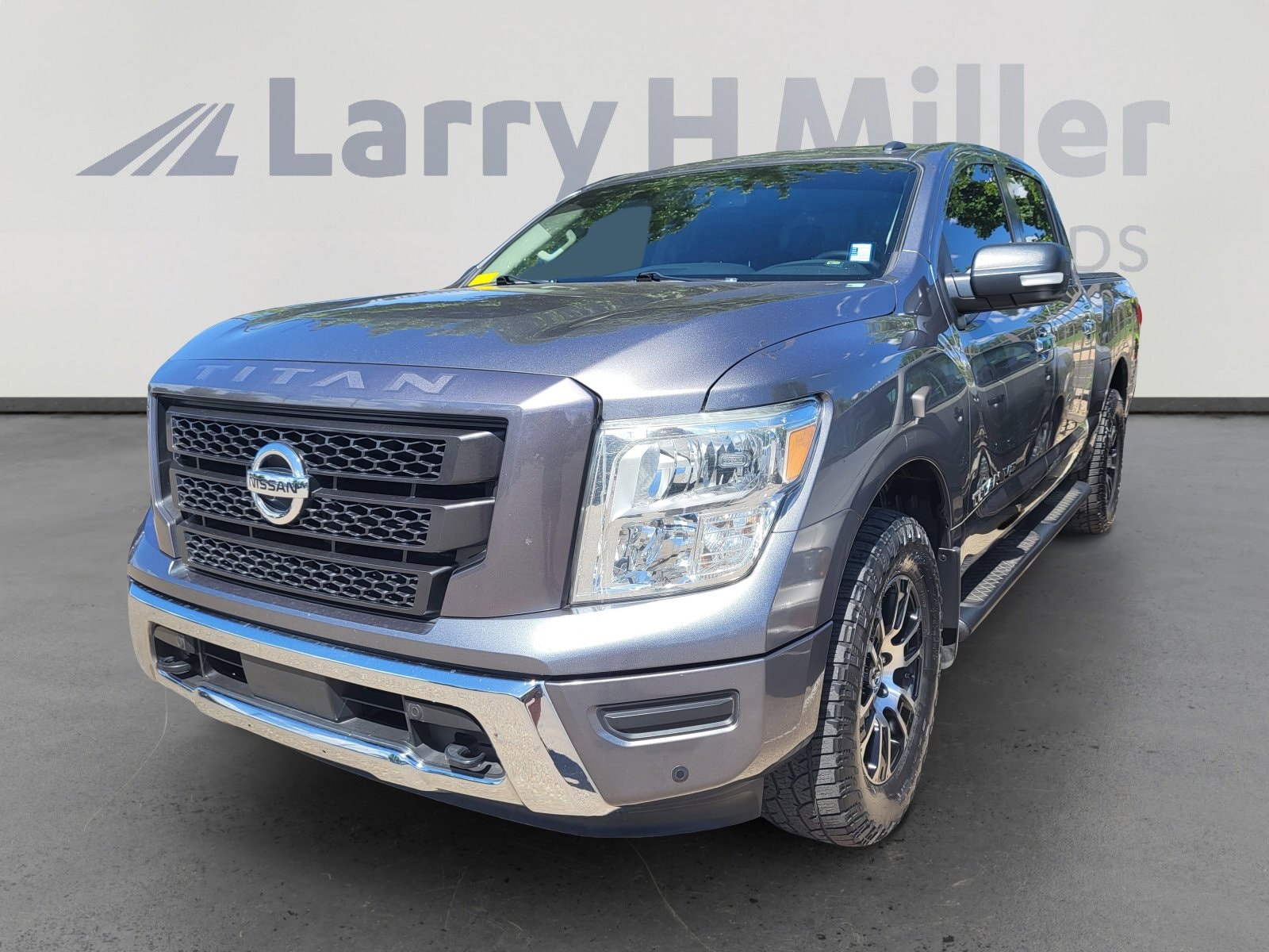 2020 Nissan Titan SV 4X4 Crew Cab's photo