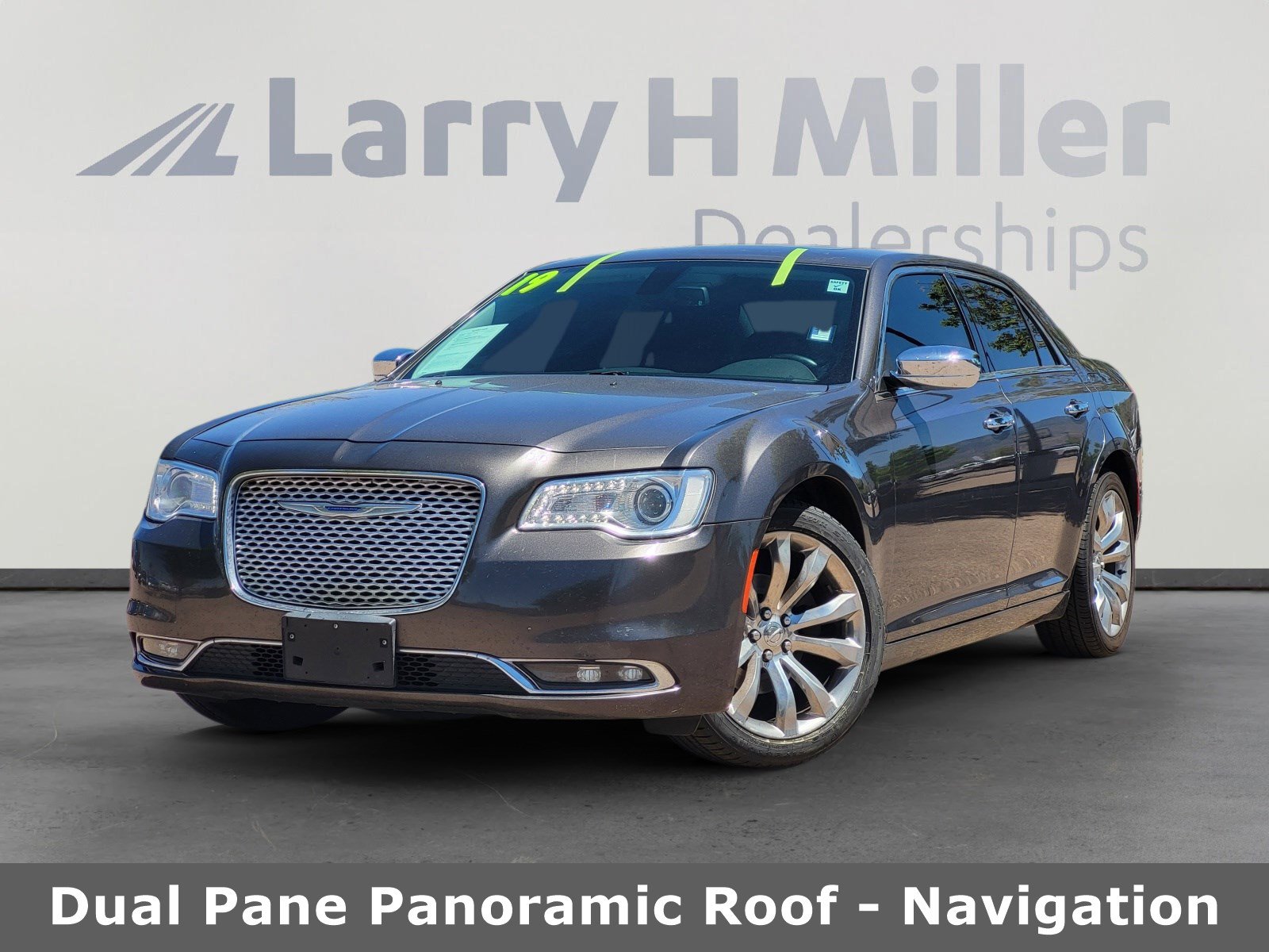 2019 Chrysler 300 Limited's photo