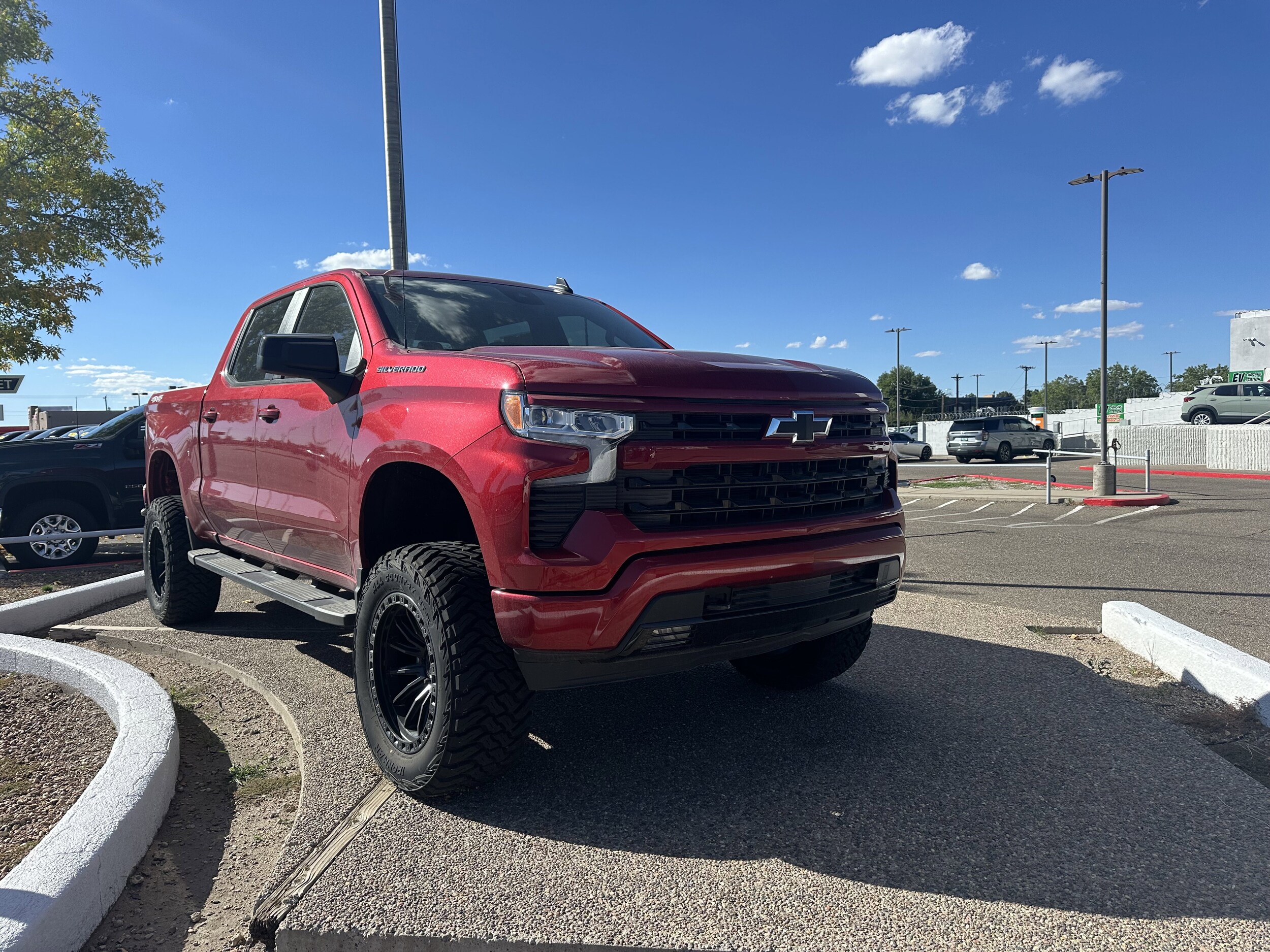 2025 Chevrolet Silverado 1500 RST photo 2