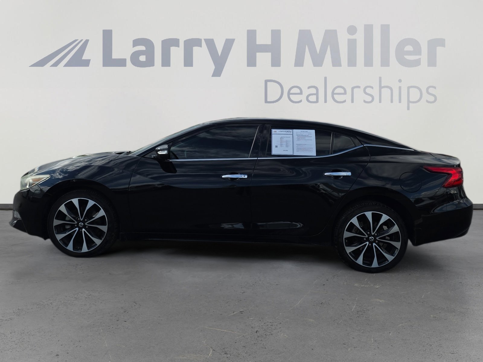 2018 Nissan Maxima SR photo 3
