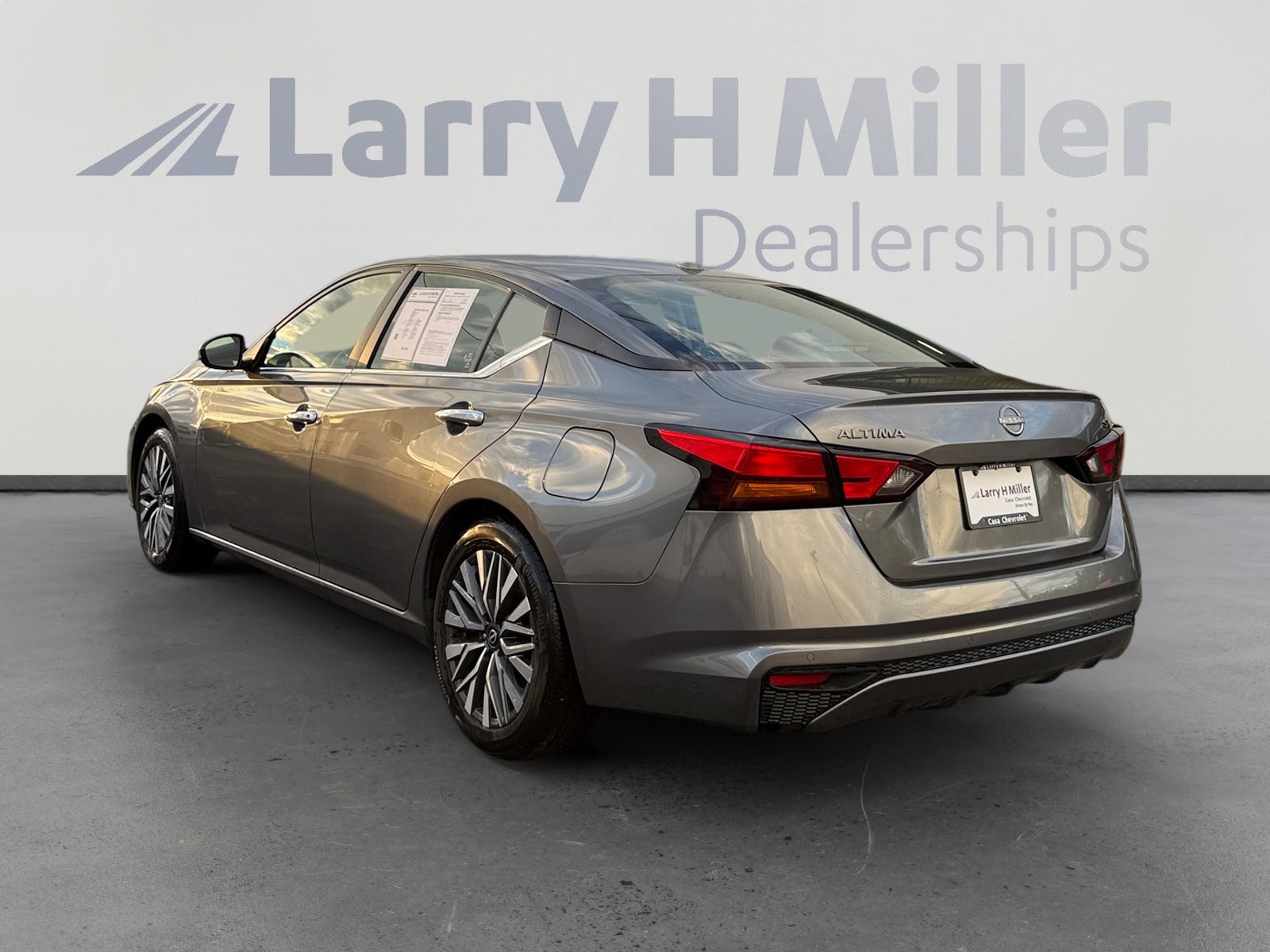 2023 Nissan Altima 2.5 SV photo 4