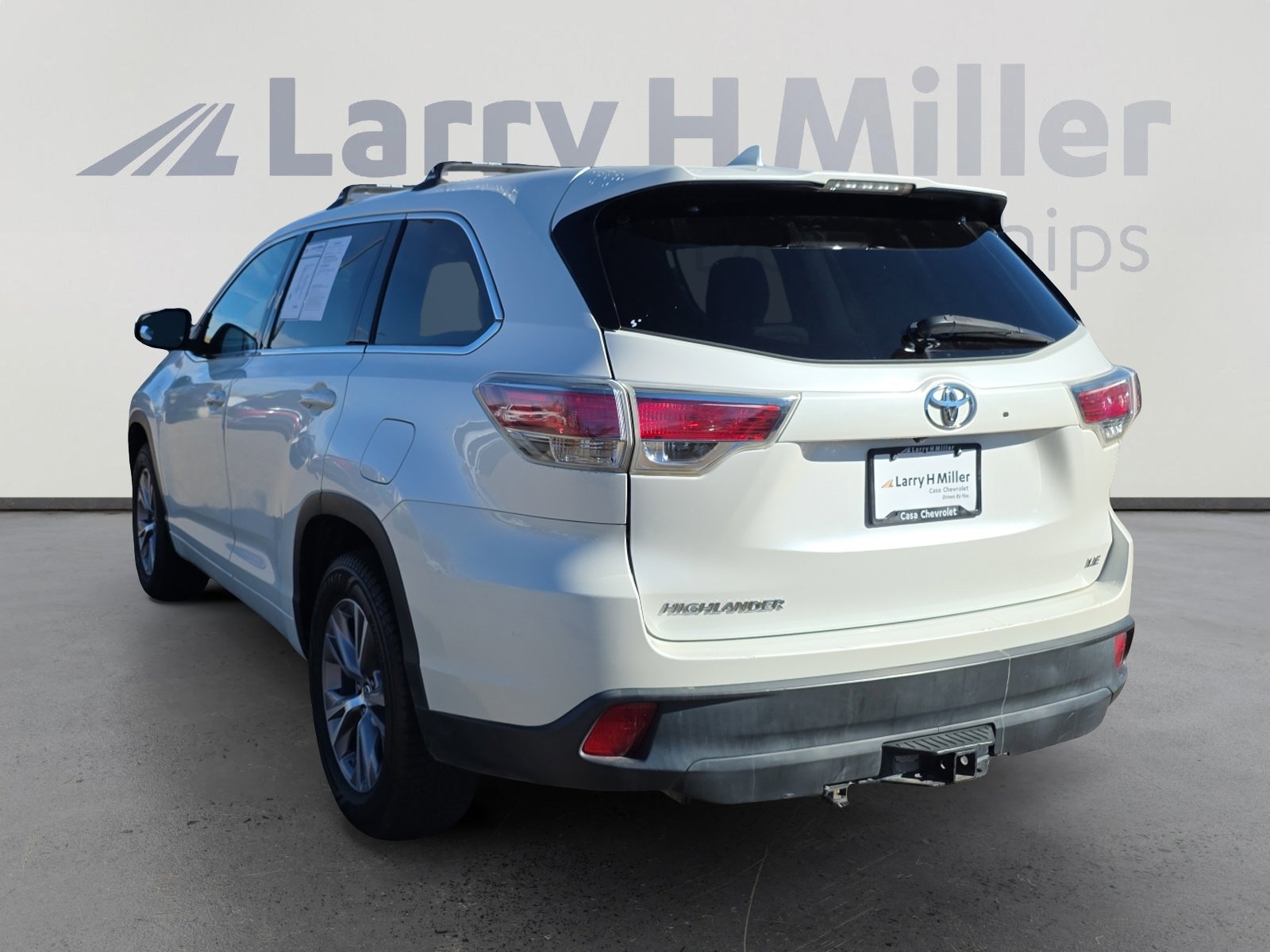 2016 Toyota Highlander LE Plus photo 3