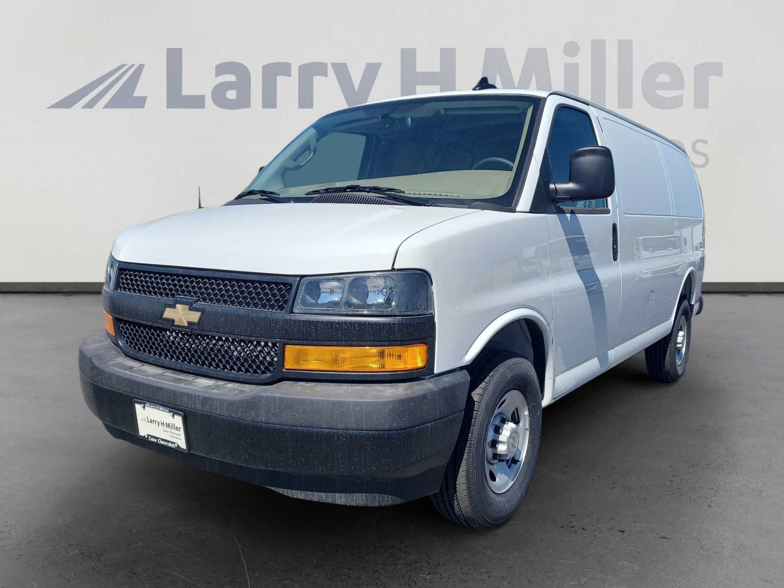 2025 Chevrolet Express 2500 Work Van HD's photo