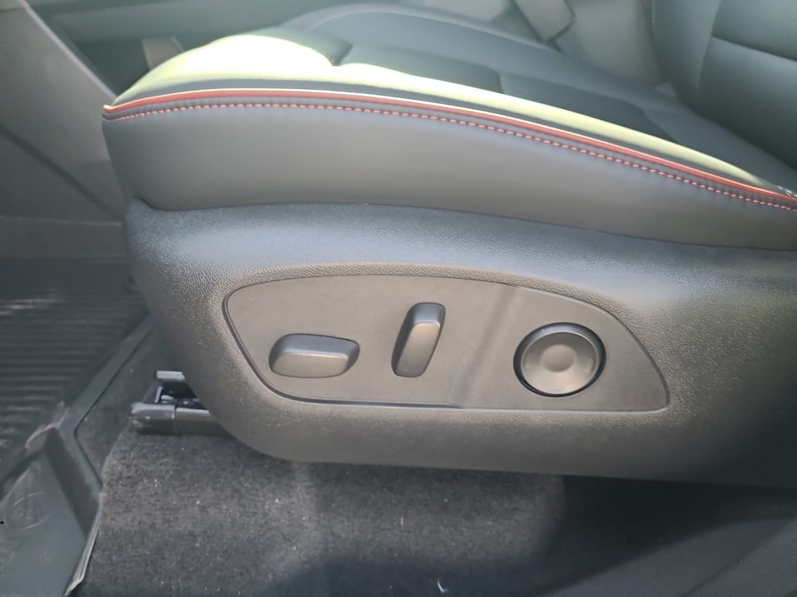 2027 Chevrolet Traverse RS - Photo 16