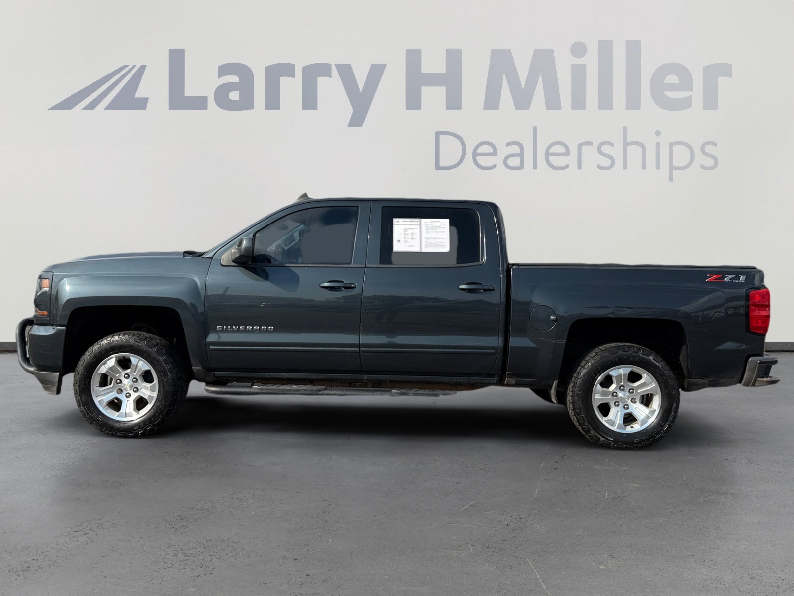 2018 Chevrolet Silverado 1500 LT photo 3