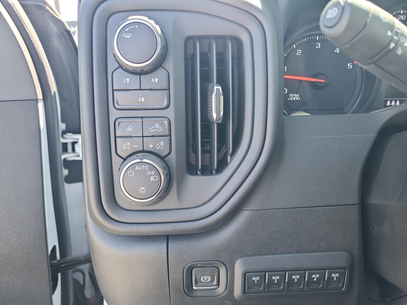 2024 Chevrolet Silverado 3500 HD Work Truck - Photo 23
