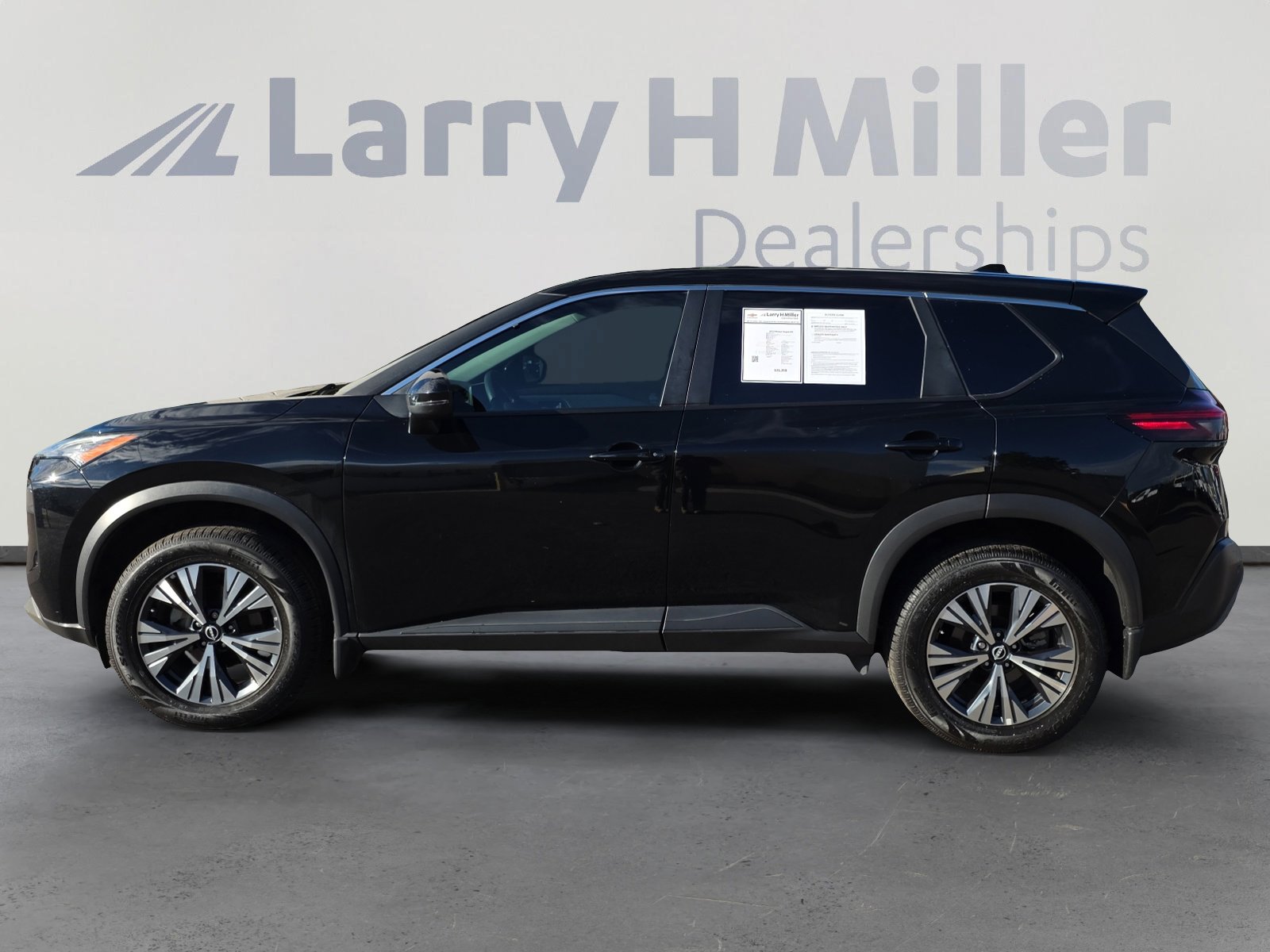 2022 Nissan Rogue SV photo 3