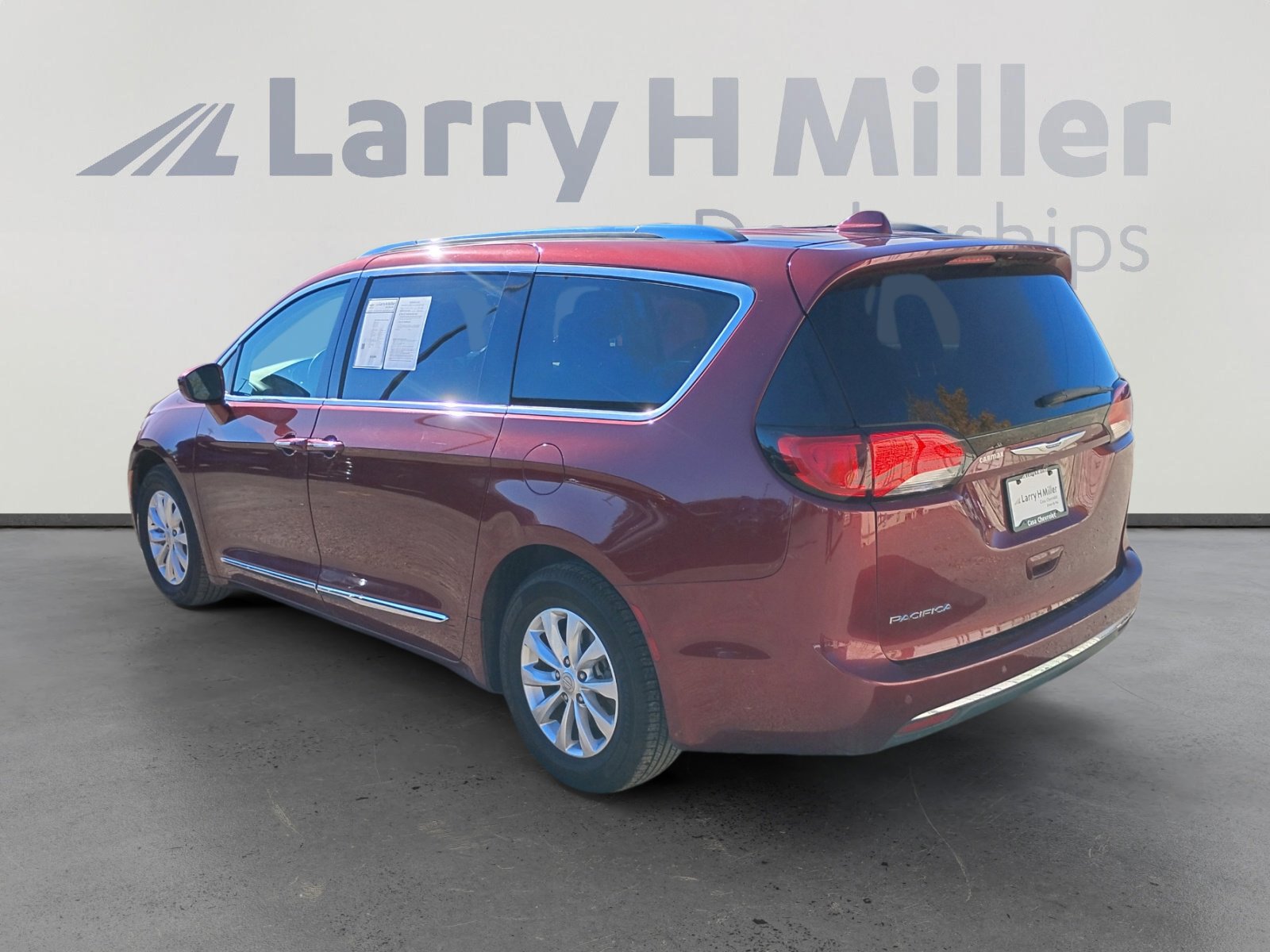 2018 Chrysler Pacifica Touring L photo 3