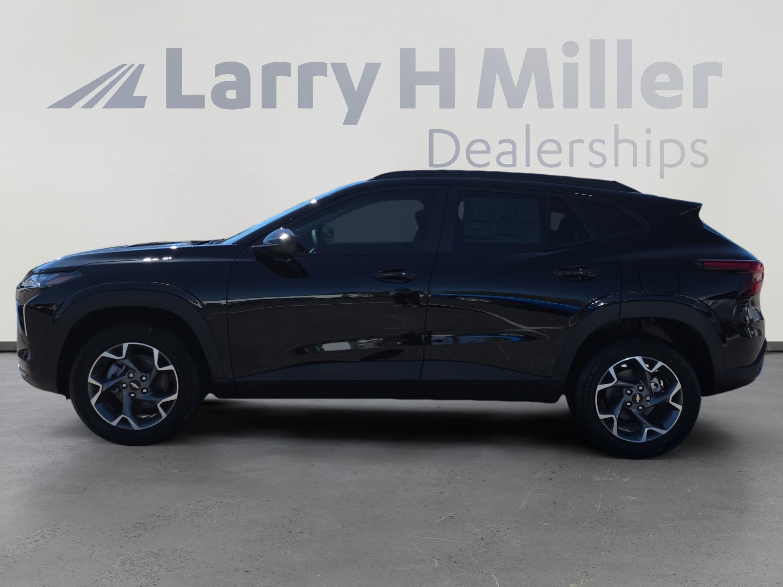 2025 Chevrolet Trax LT photo 3