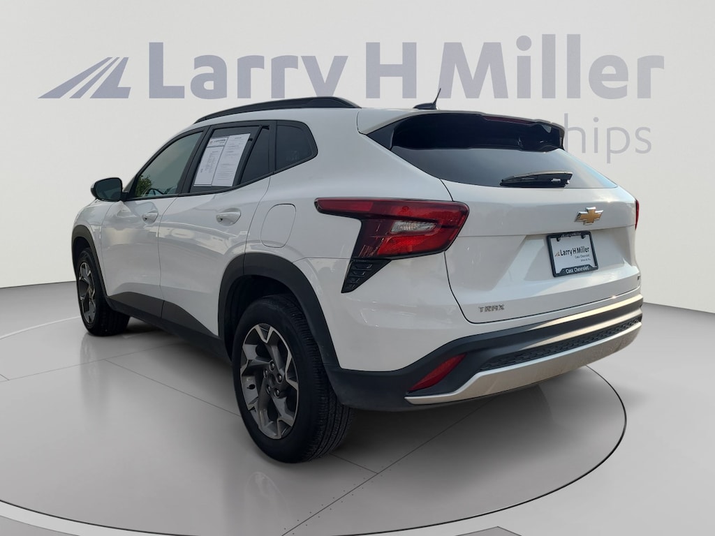 Used 2025 Chevrolet Trax LT SUV
