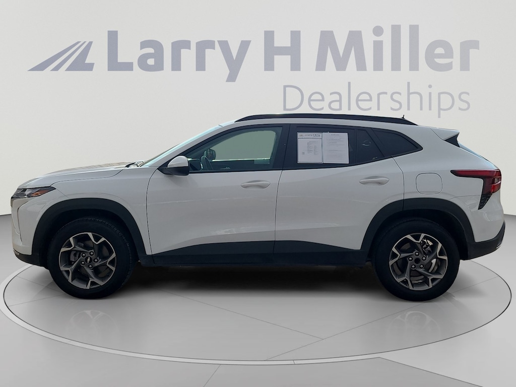 Used 2025 Chevrolet Trax LT SUV