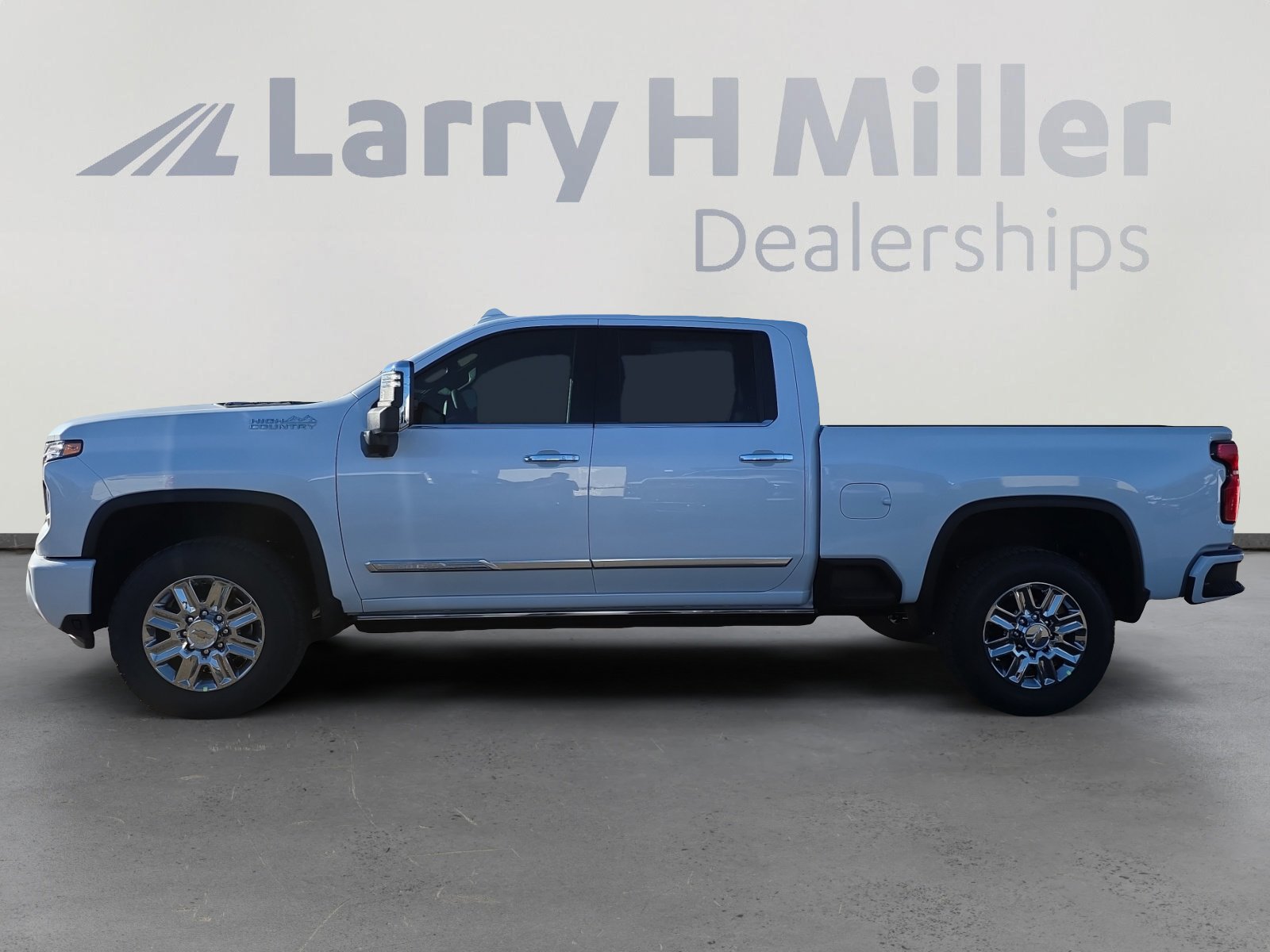 2026 Chevrolet Silverado 3500HD High Country photo 2