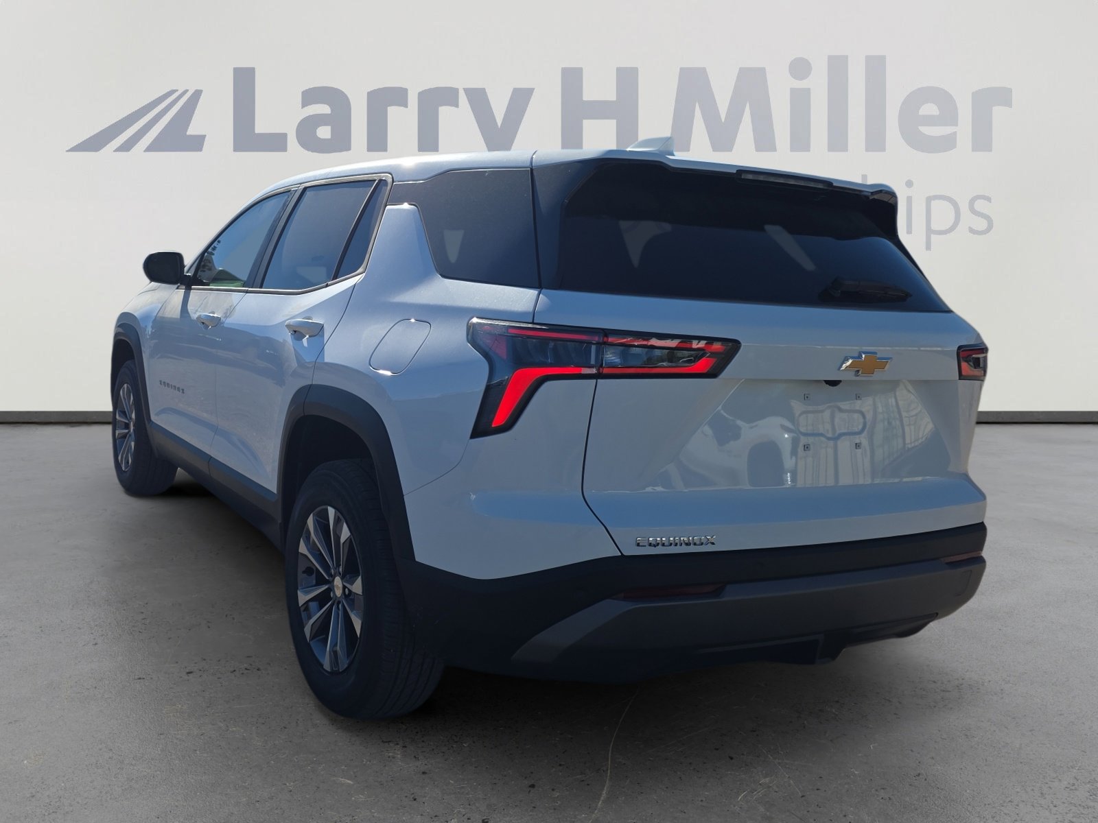 2026 Chevrolet Equinox LT photo 2