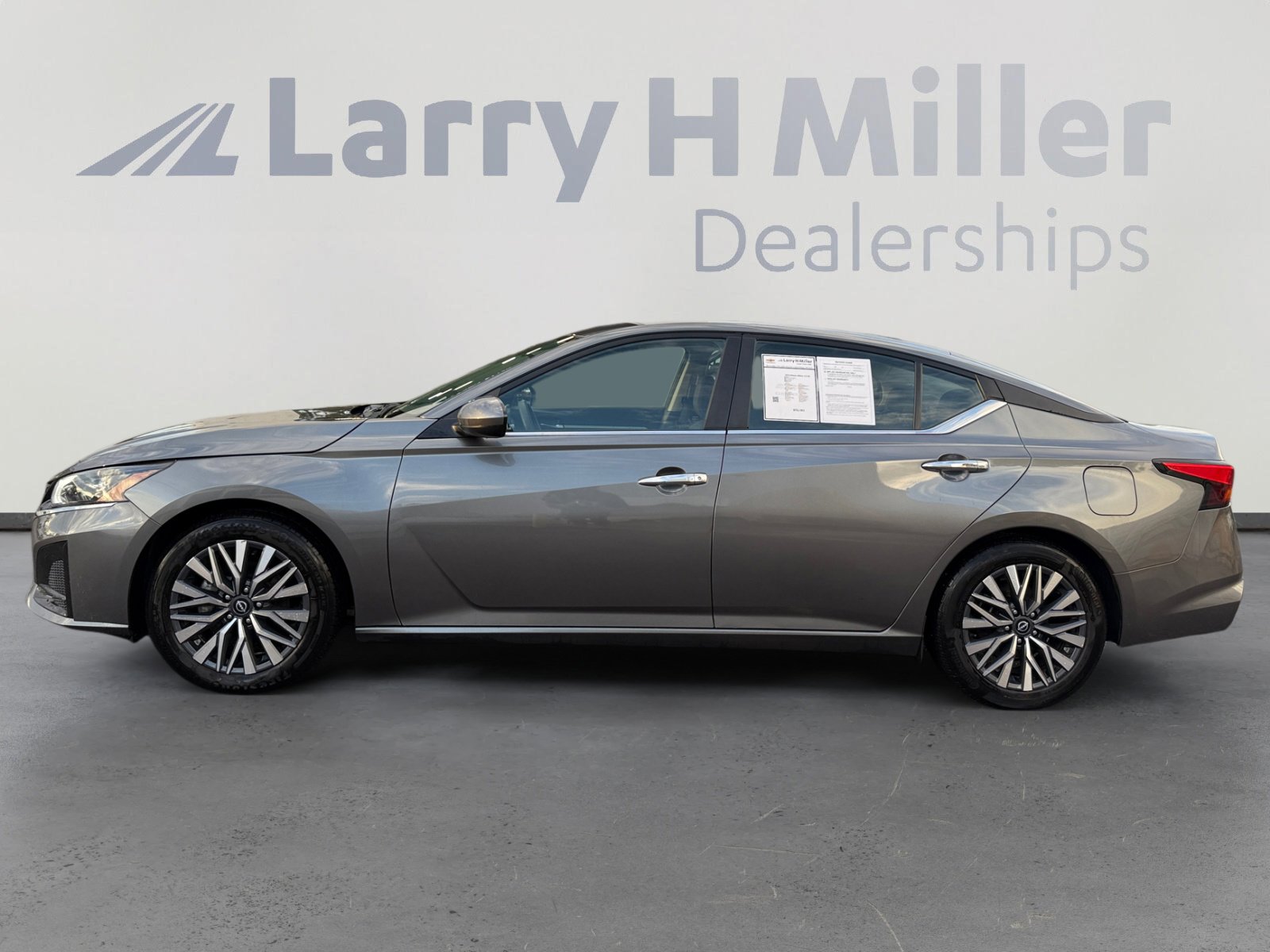 2023 Nissan Altima 2.5 SV photo 3