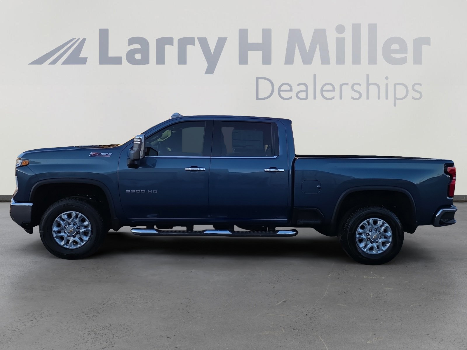 2026 Chevrolet Silverado 3500HD LTZ photo 2