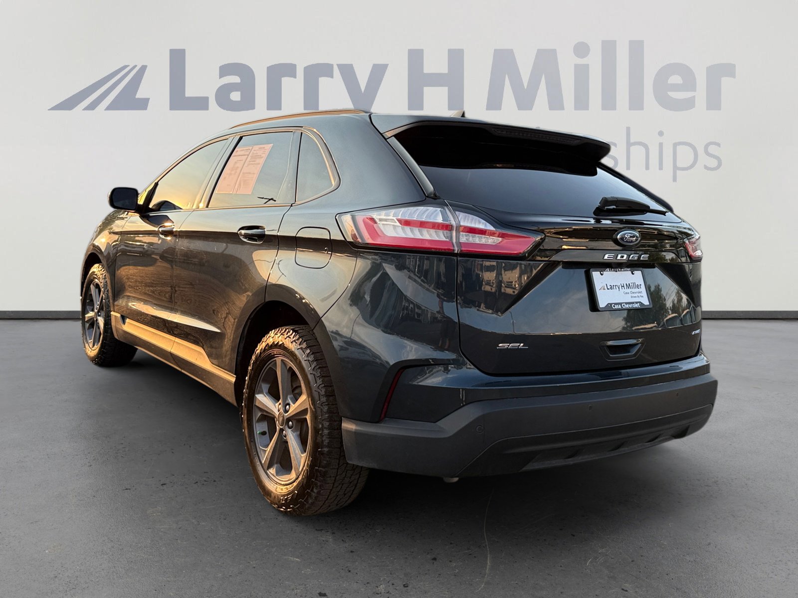 2023 Ford Edge SEL photo 2