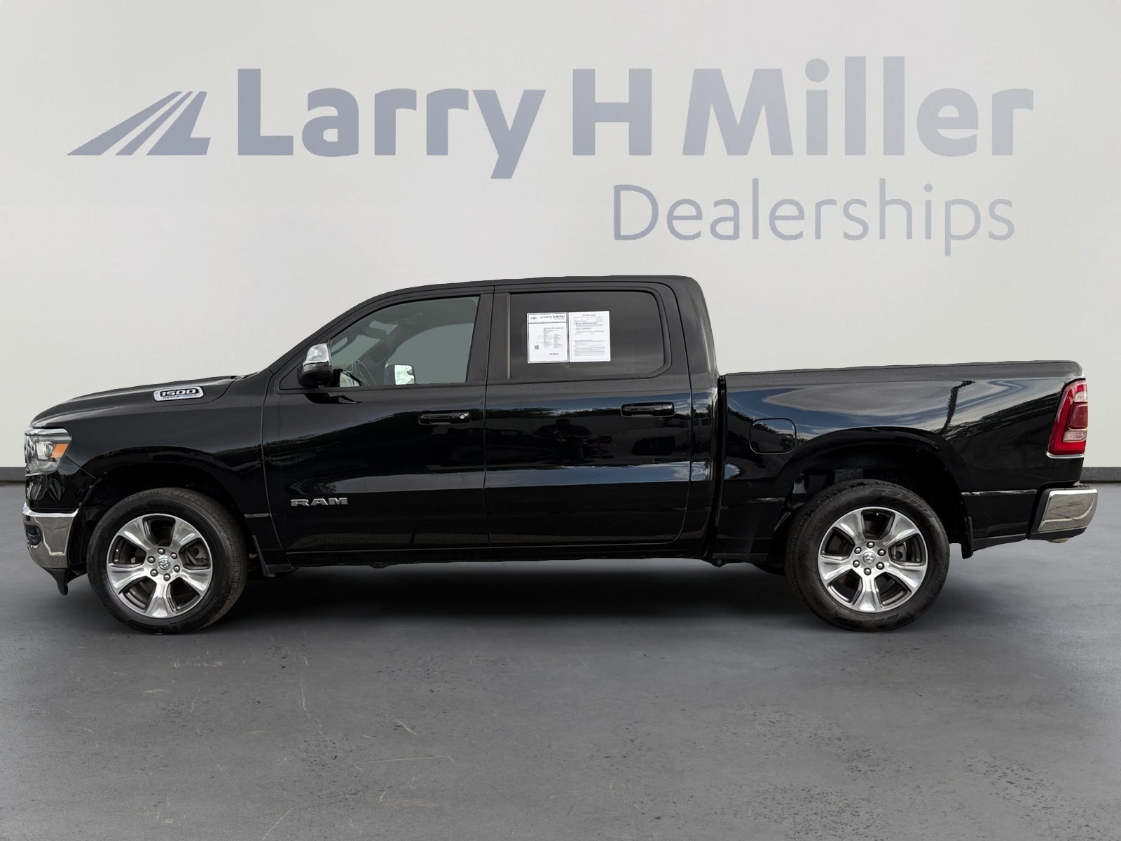 2023 Ram 1500 Laramie photo 3