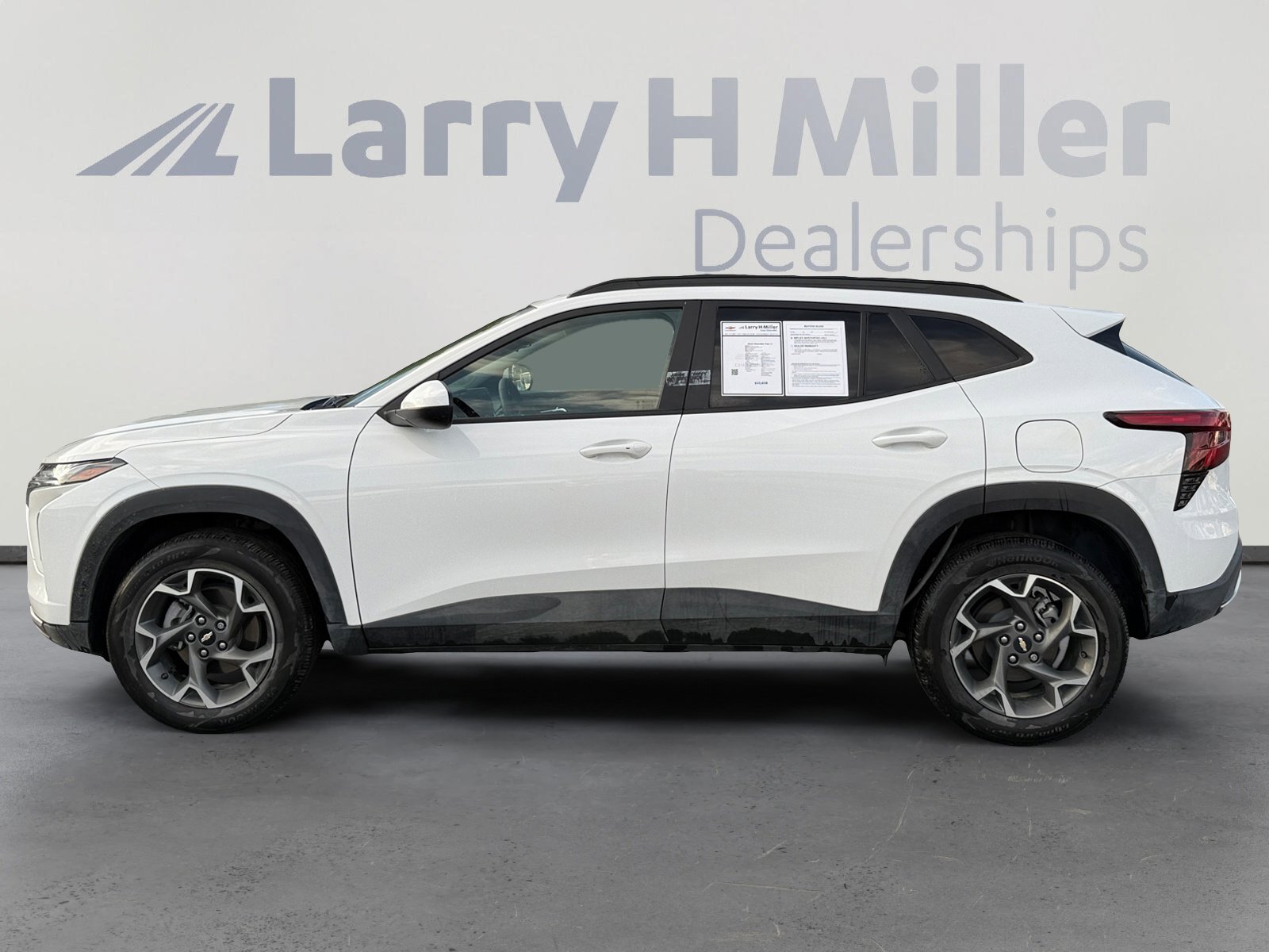 2024 Chevrolet Trax LT photo 3