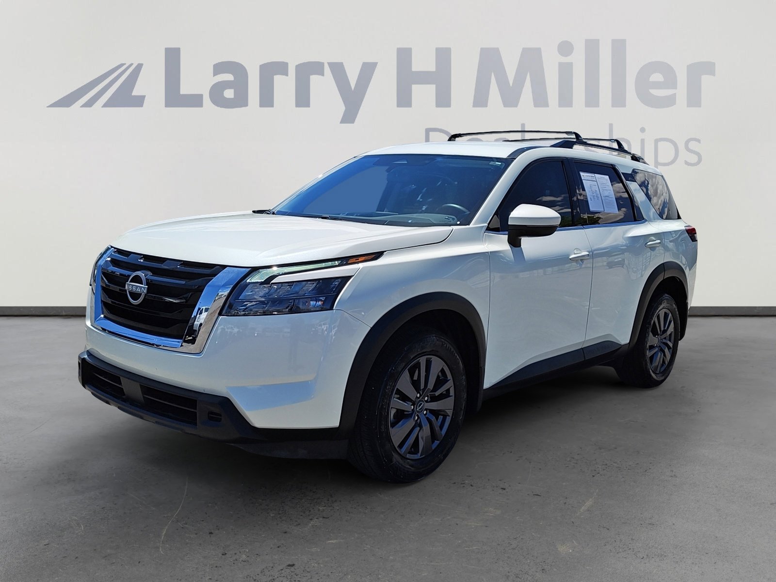 2024 Nissan Pathfinder SV 4WD's photo