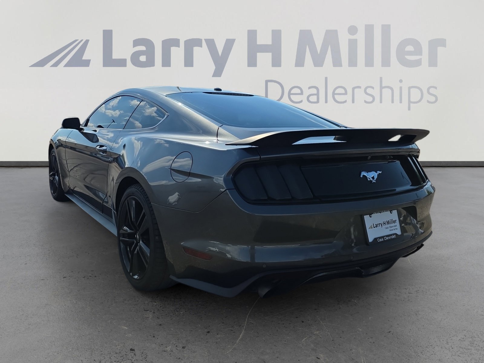 2016 Ford Mustang EcoBoost Premium photo 4