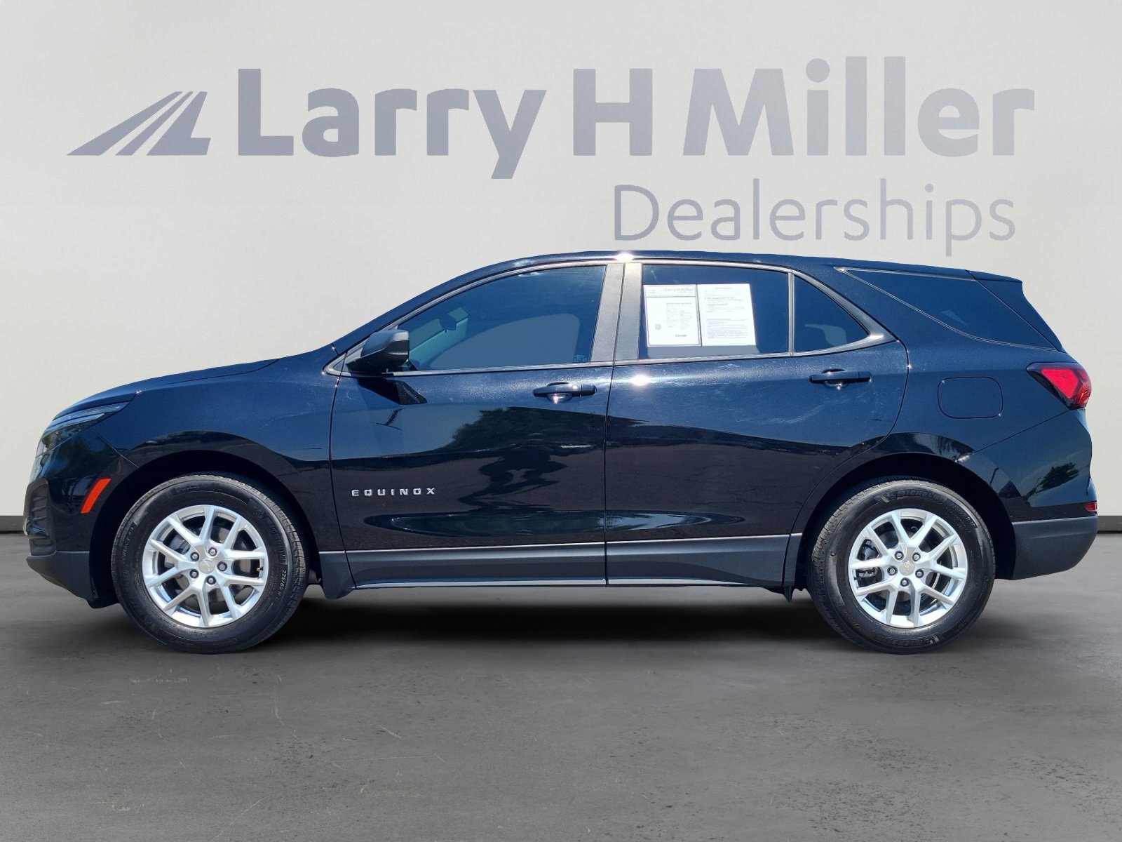 2024 Chevrolet Equinox LS photo 3